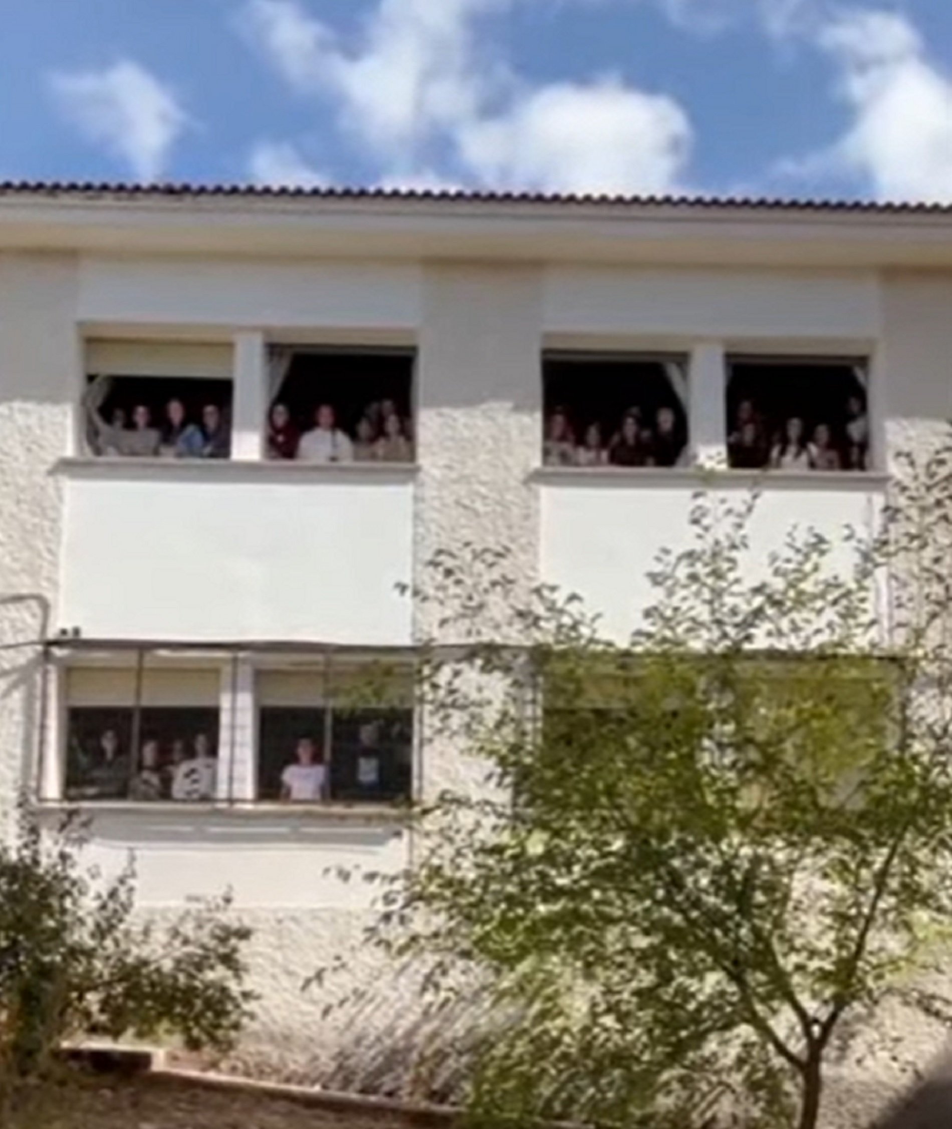 Los alumnos de un instituto de Málaga responden a los cánticos machistas del Elías Ahuja