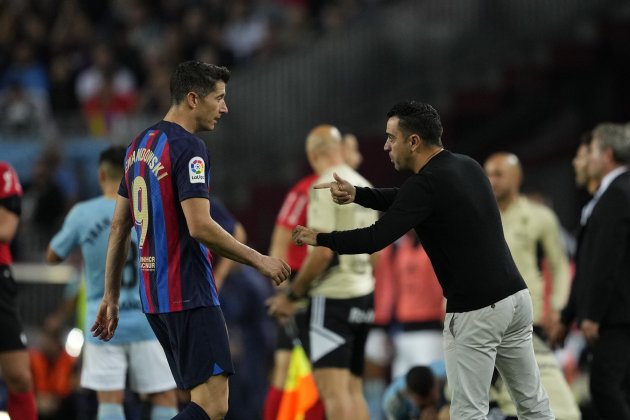 Robert Lewandowski Xavi Hernández Barça / Foto: EFE