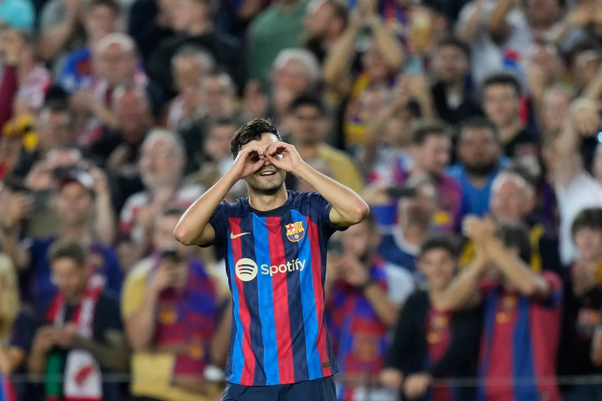 Pedri dedica el gol al seu pare Pedri dedica el gol al seu pare
