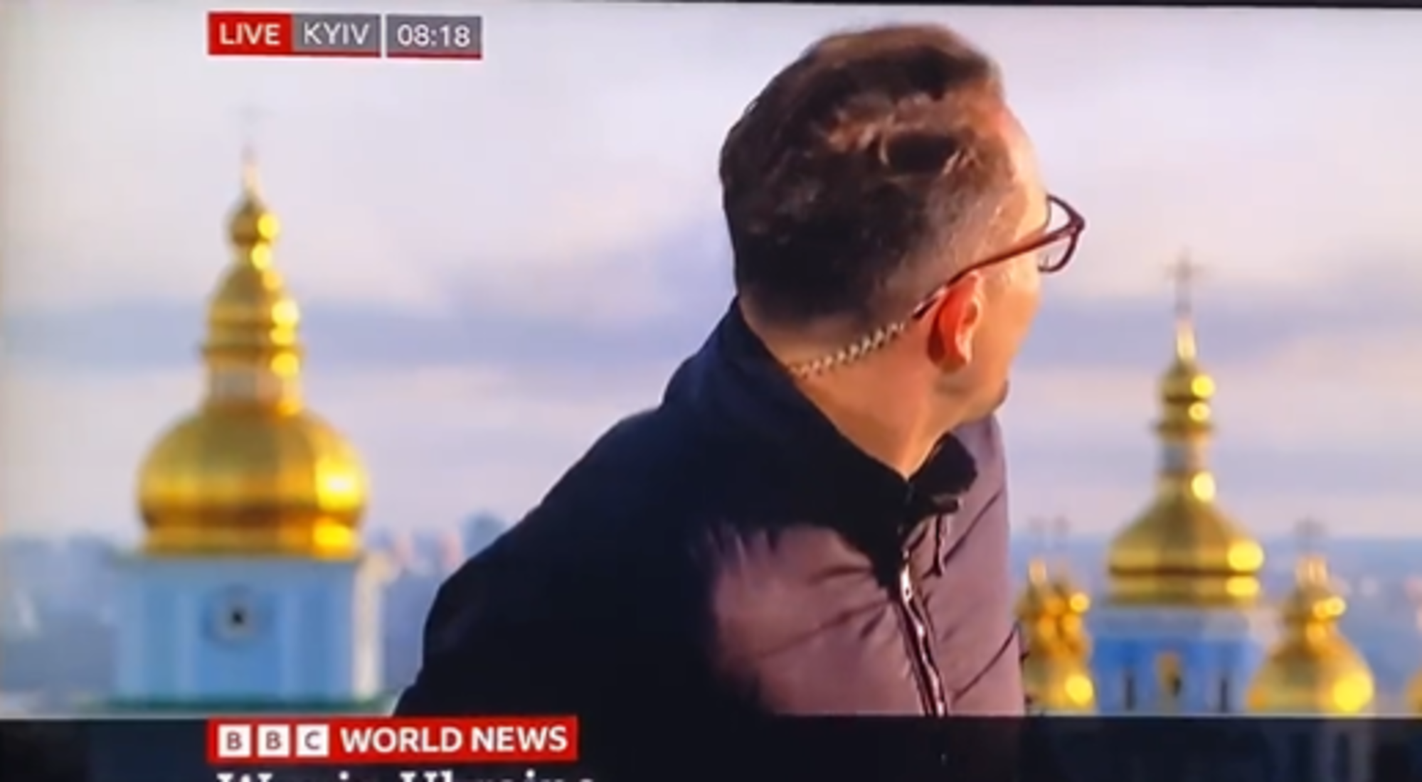 La reacción en directo de un periodista de la BBC a los bombardeos en Kyiv | VÍDEO