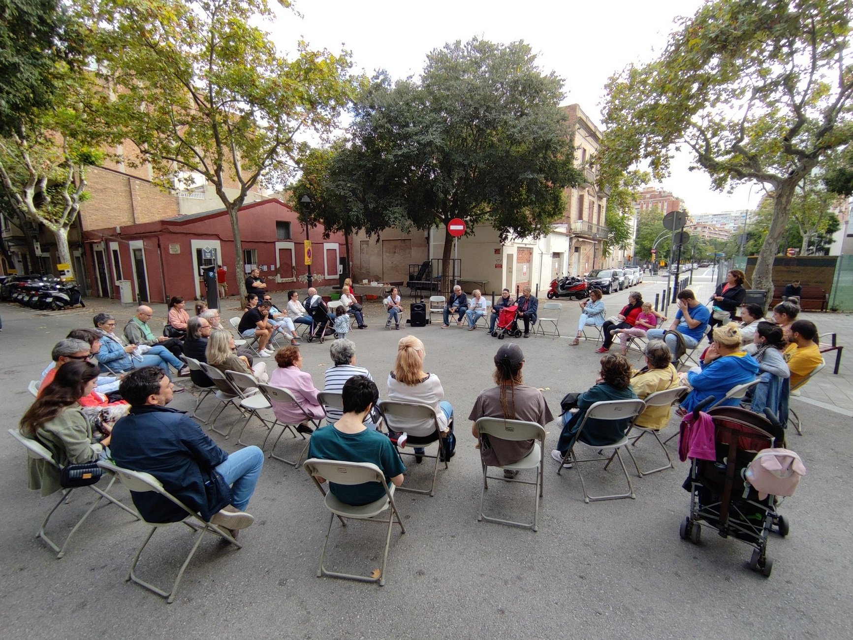 El Camp de la Creu se reivindica como barrio pese a la pérdida de un elemento icónico