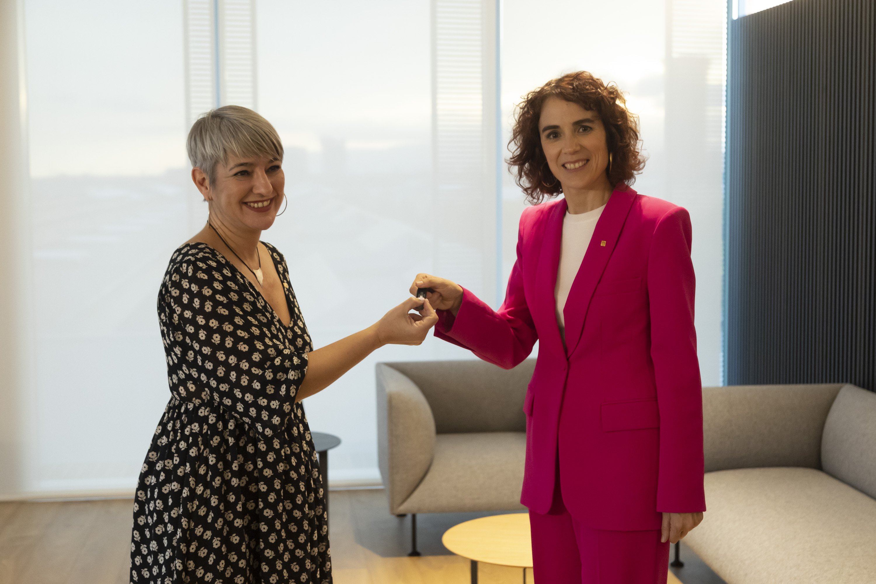Lourdes Ciuró destaca la defensa de la dignidad de las personas a la nueva consellera Gemma Ubasart