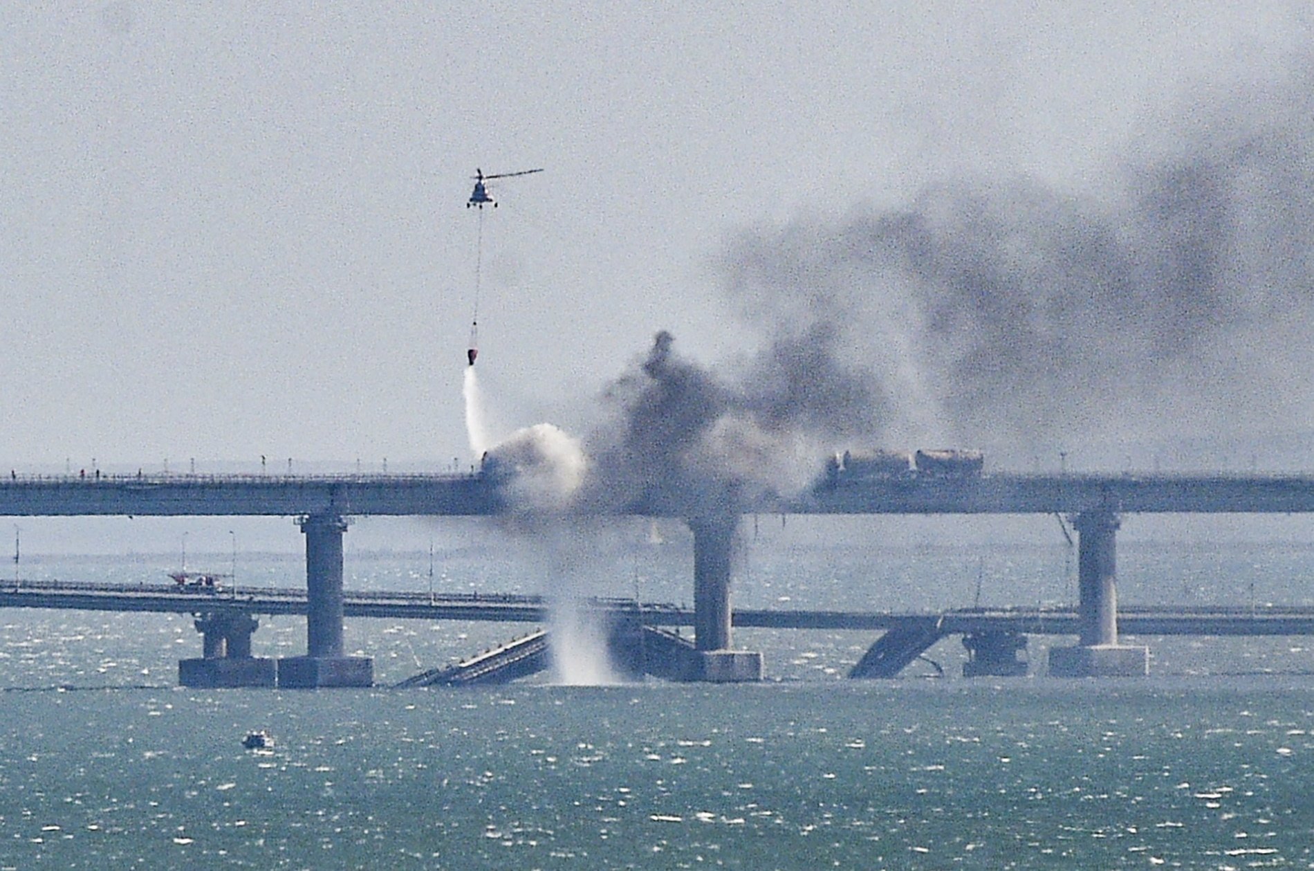 El servicio de inteligencia ruso detiene a ocho personas por el ataque al puente de Crimea