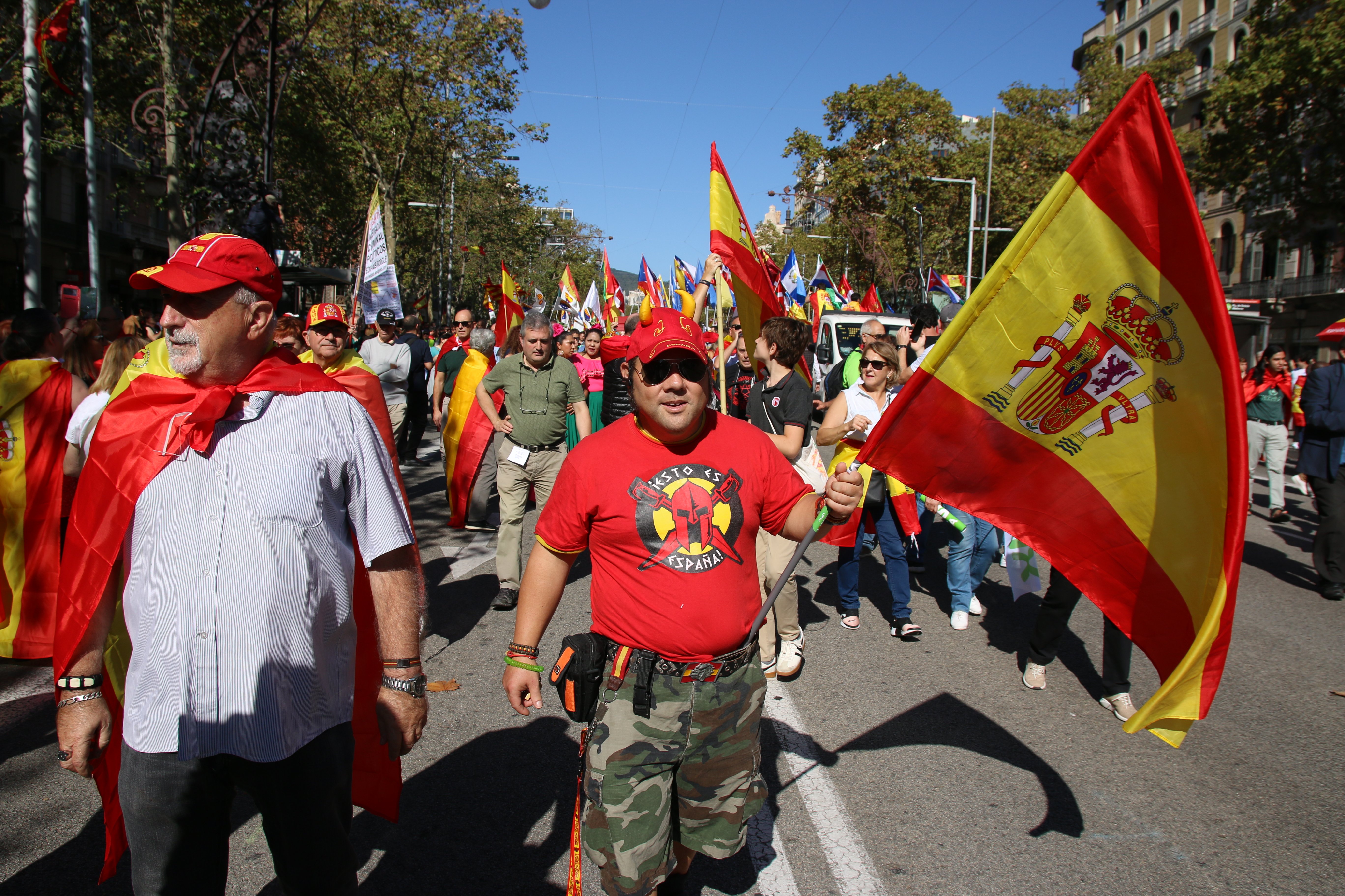 El españolismo vuelve a flaquear: más bailarines y turistas que manifestantes el 12 de octubre