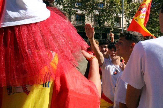 Manifestació 12-Octubre Barcelona salutació feixista / Foto: ACN