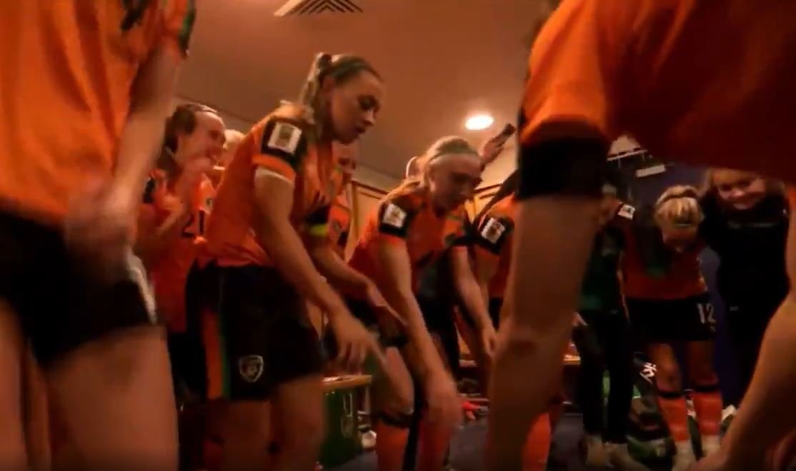 Polémica: la selección de fútbol femenino irlandesa canta una canción del IRA | VÍDEO