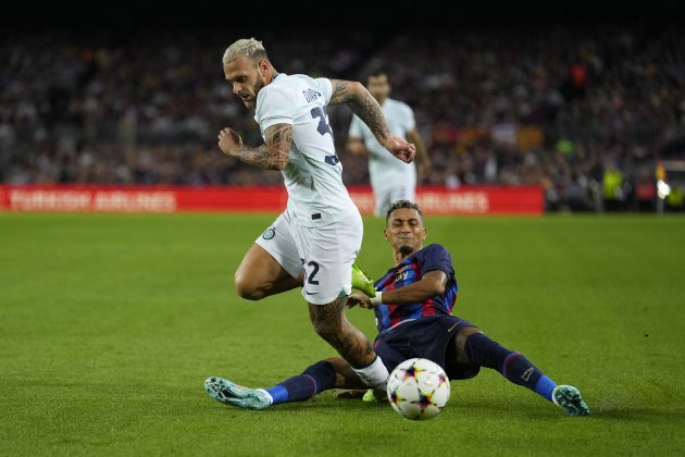 Federico Dimarco Raphinha Barça Inter Champions / Foto: EFE