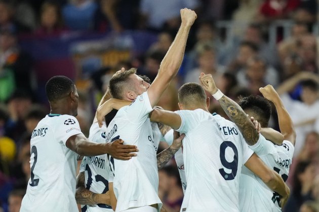 Skriniar Dzeko gol Inter Milan Barça Champions / Foto: EFE Skriniar Dzeko gol Inter Milan Barça Champions / Foto: EFE