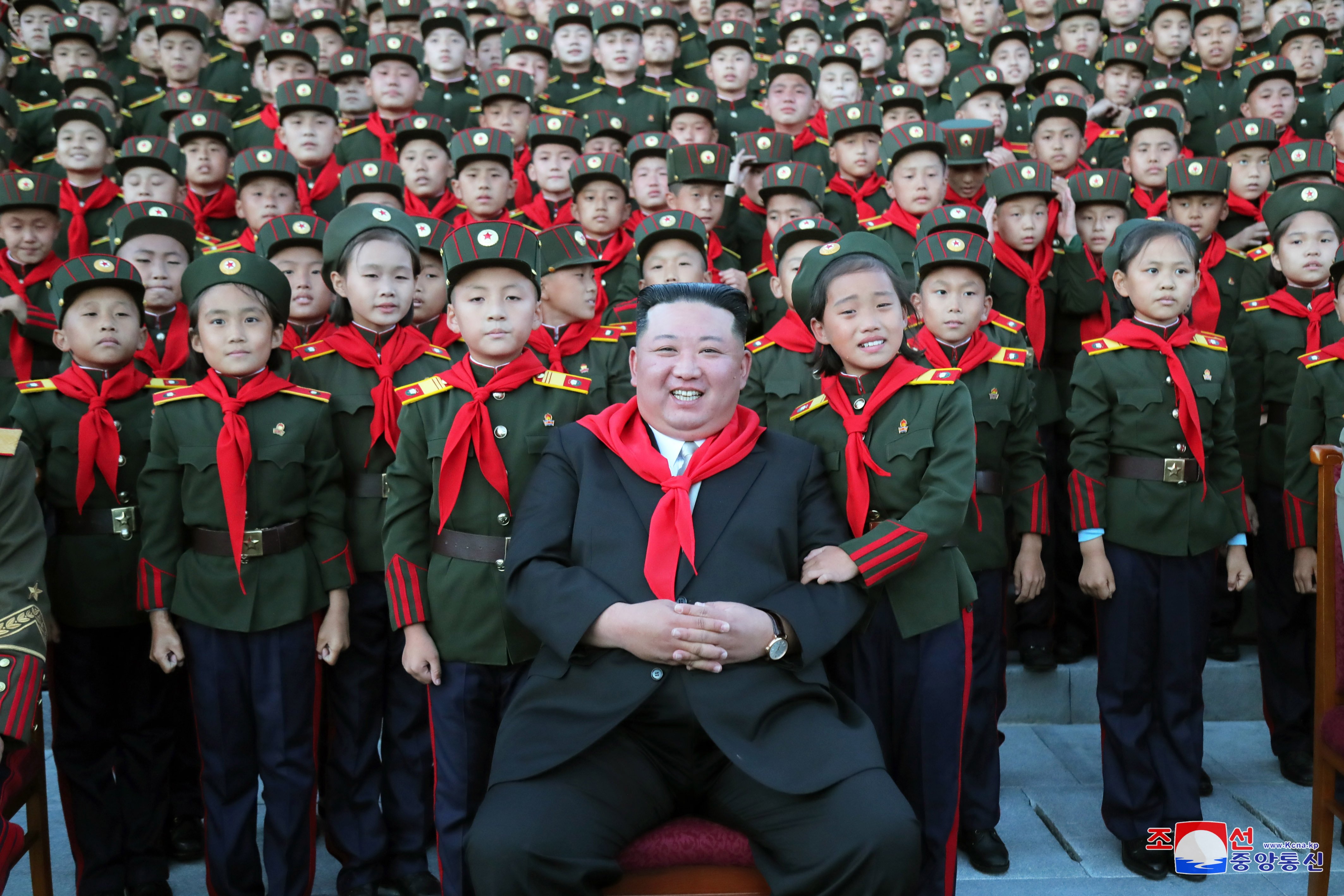 Kim Jong-un da un grito de alerta: los misiles probados pueden transportar armas nucleares
