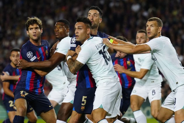 Sergio Busquets Lautaro Martínez Edin Dzeko Barça Inter / Foto: EFE Sergio Busquets Lautaro Martínez Edin Dzeko Barça Inter / Foto: EFE