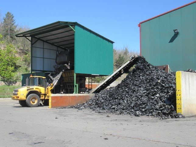 Els teus pneumàtics, si es reciclen, serveixen per asfaltar carreteres