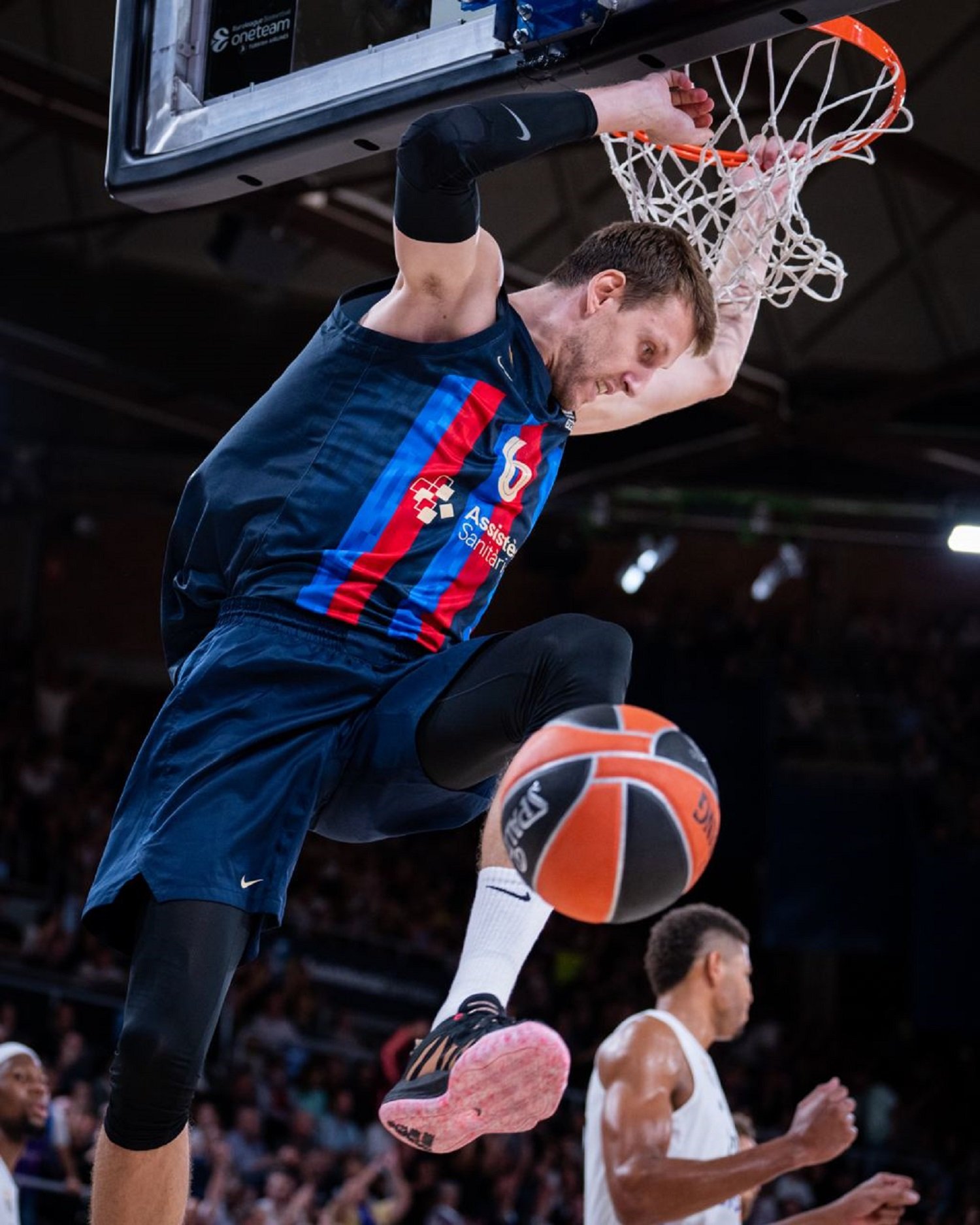 Un Barça con el orgullo tocado se rebela contra el Real Madrid y gana el Clásico de la Euroliga (75-73)