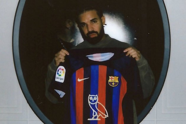 Drake posa camiseta Barça Clásico / Foto: @fcbarcelona