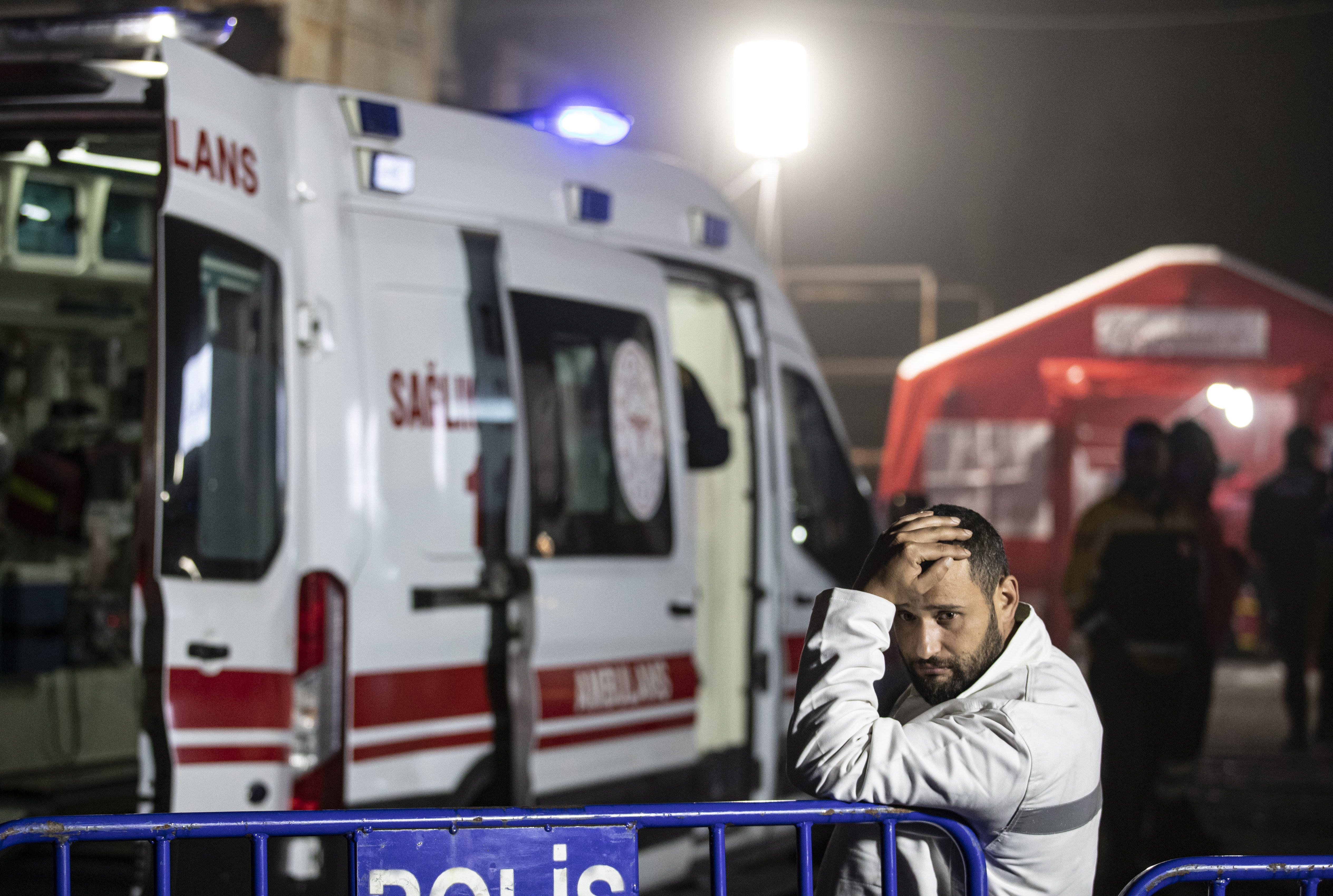 Sube a 40 la cifra de muertos en la explosión en una mina de carbón en Turquía