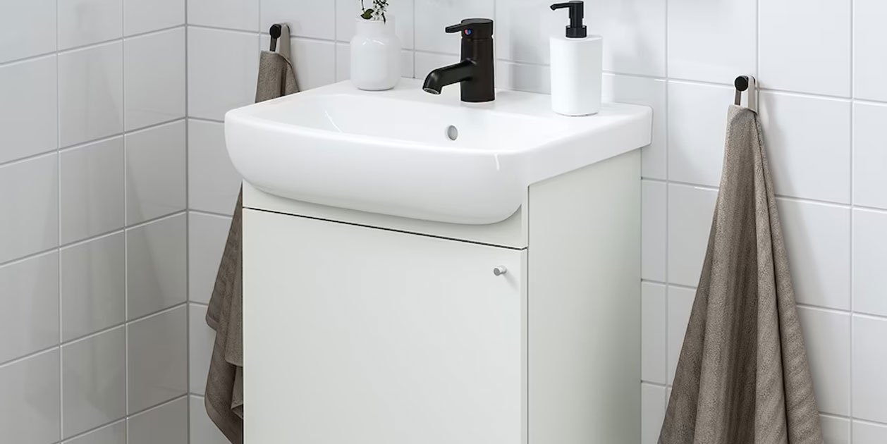 Ikea té l'armari lavabo perfecte per a banys petits