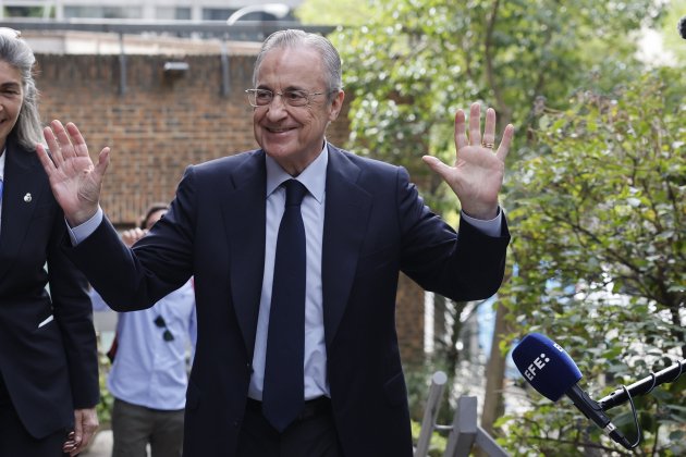 Florentino Pérez saludando tranquilo / Foto: EFE