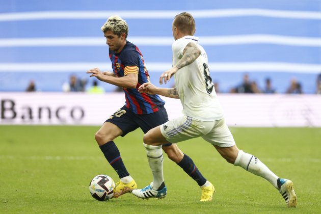 Sergi Roberto Toni Kroos El Clásico Reial Madrid Barça / Foto: EFE