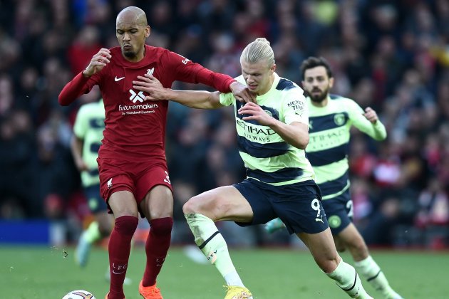 Haaland Fabinho Liverpool City / Foto: EFE - Peter Powell