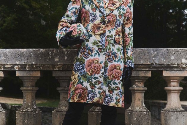 Abrigo de flores en jaquard con solapa Abrigo de flores en jaquard con solapa