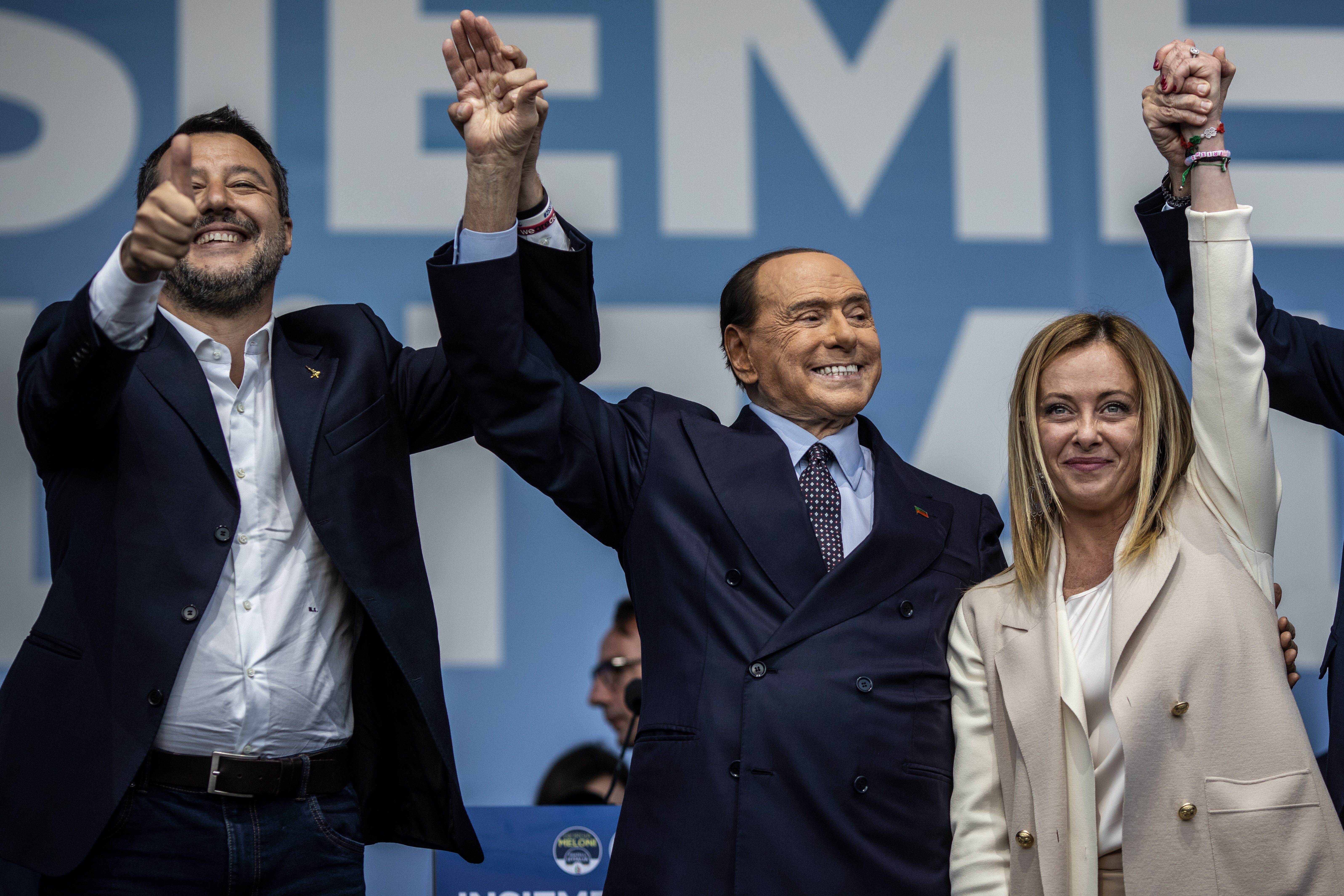 La tensión explota entre Berlusconi y Meloni: insultos en el gobierno de Italia | VÍDEO