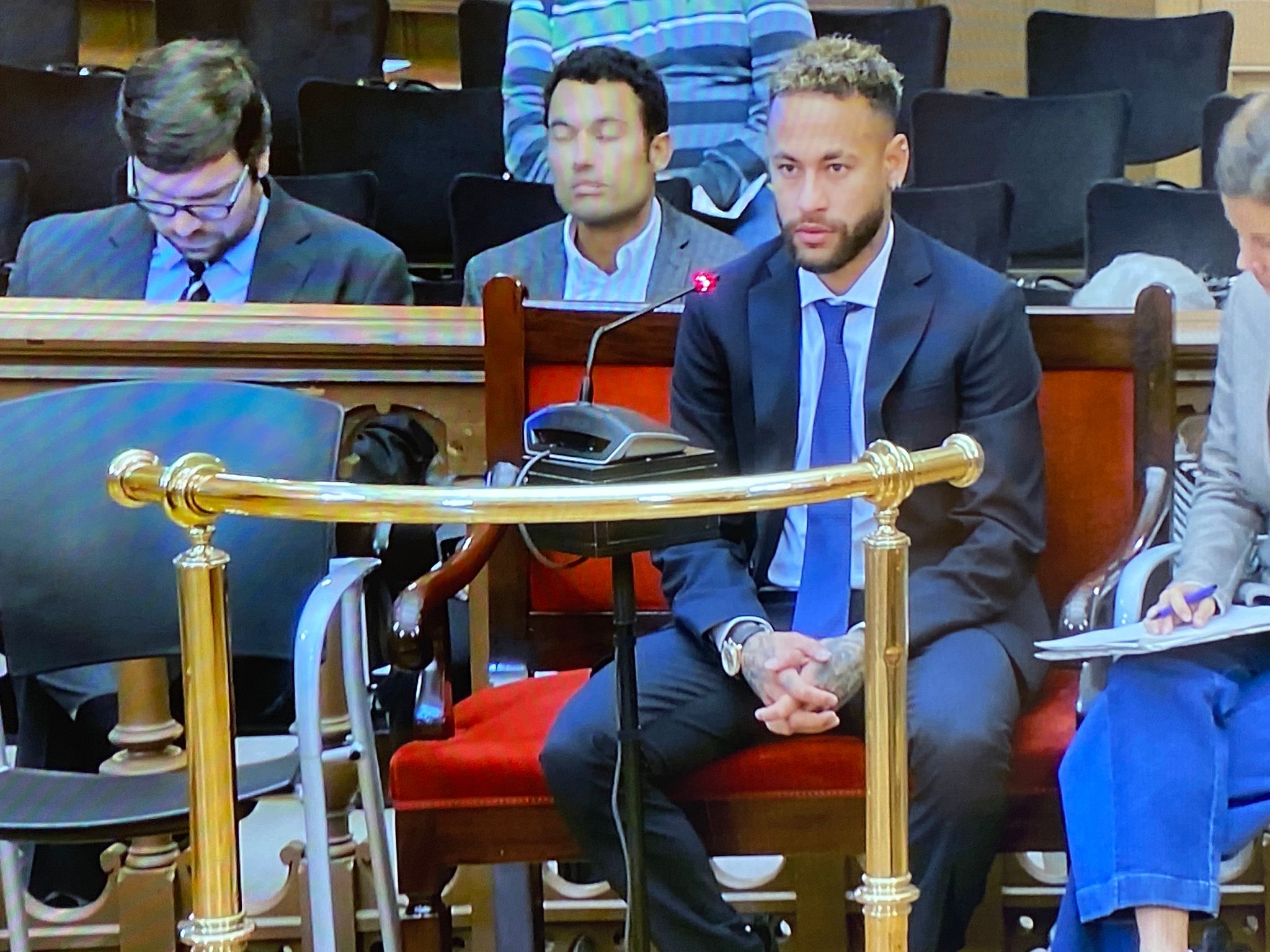 Neymar tira balones fuera en el juicio: "Mi padre lo llevaba todo"