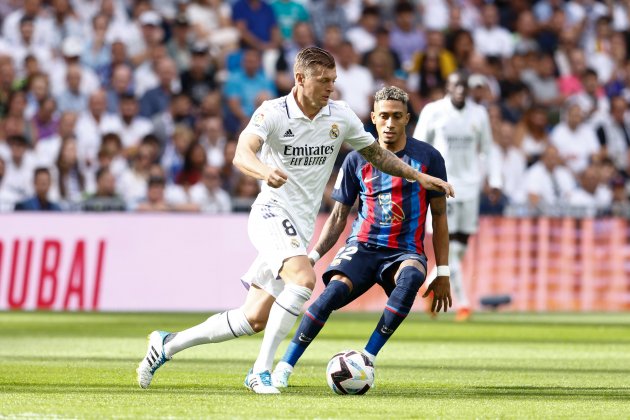 Toni Kroos Raphinha Reial Madrid Barça Clàssic / Foto: Europa Press Toni Kroos Raphinha Reial Madrid Barça Clàssic / Foto: Europa Press