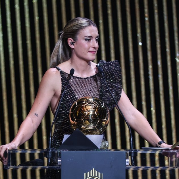Alexia Putellas repite triunfo el Balón Oro y Nike la en catalán