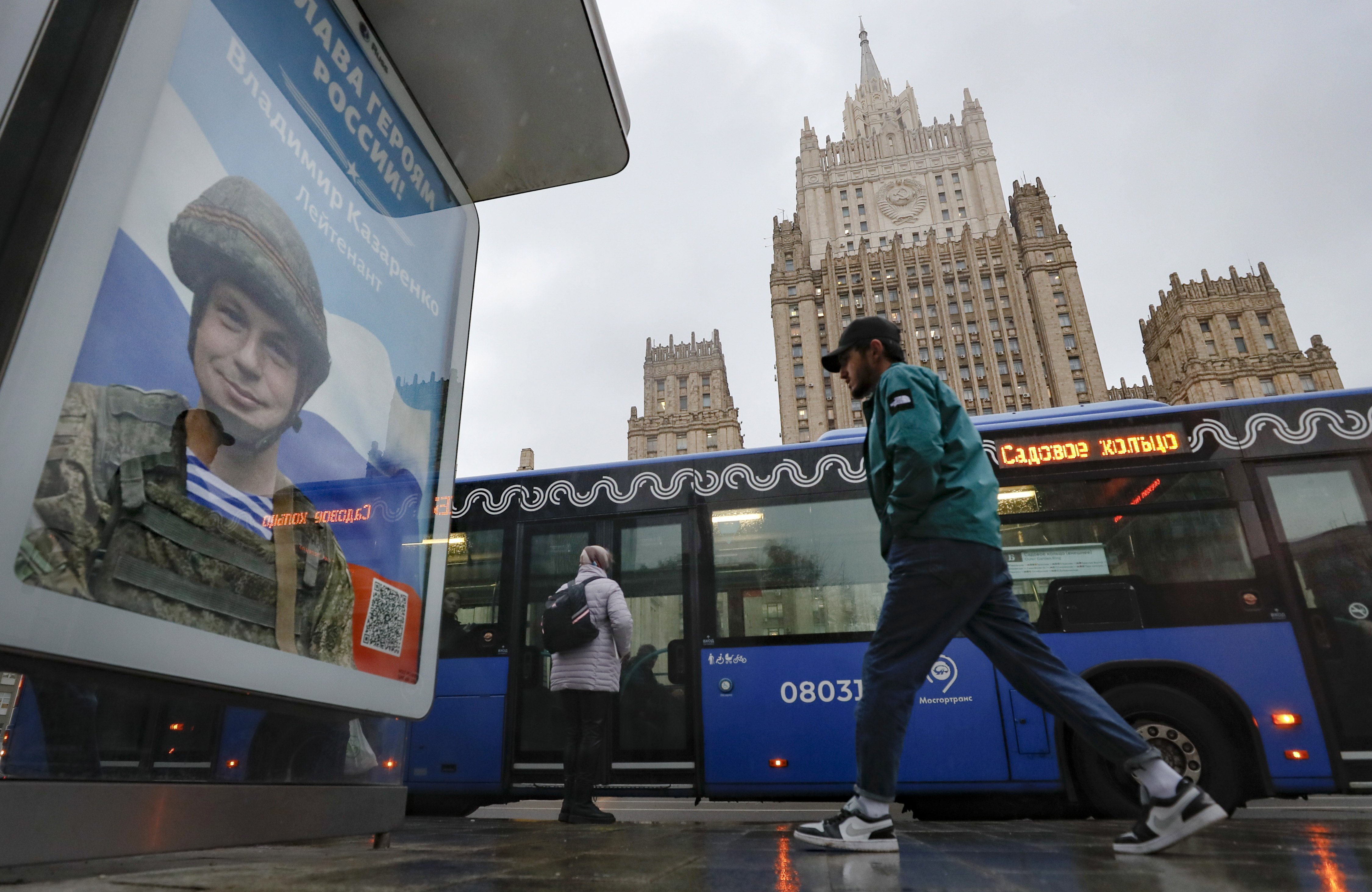 Així es viu en directe la fi de la mobilització militar a Moscou: "Sou lliures"