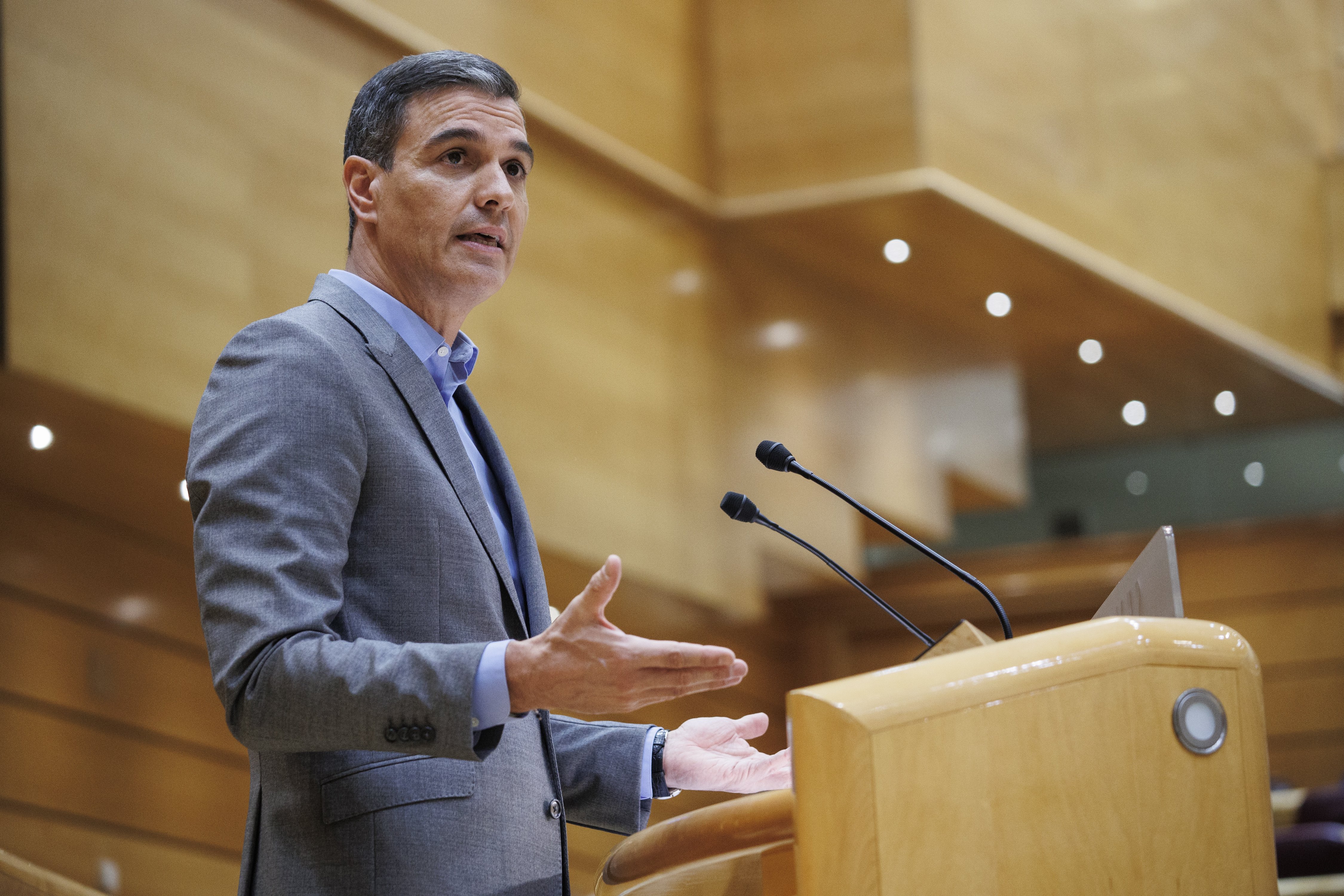 Sánchez carga contra el dumping fiscal del PP y pide ayuda a las grandes empresas