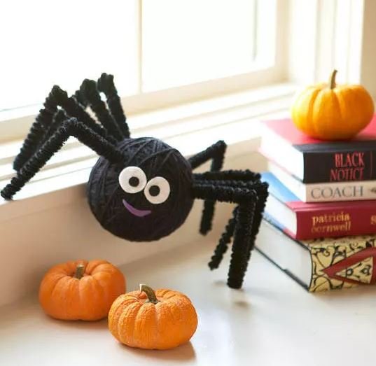 Decoracio Halloween propietària amb nens aranyes Pinterest