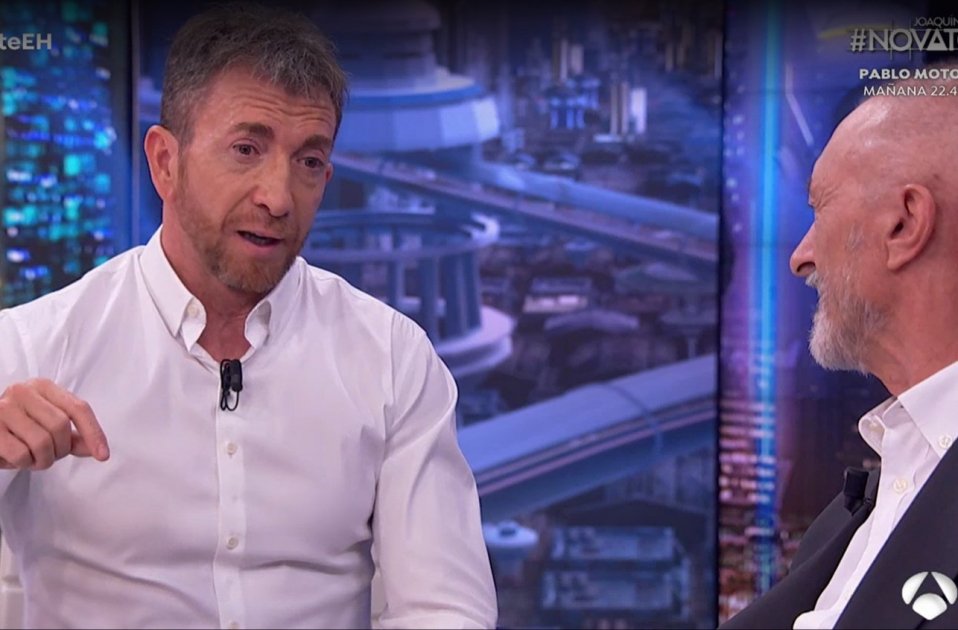 Pablo Motos cono Arturo Pérez Reverte El Hormiguero Antena 3 Pablo Motos cono Arturo Pérez Reverte El Hormiguero Antena 3