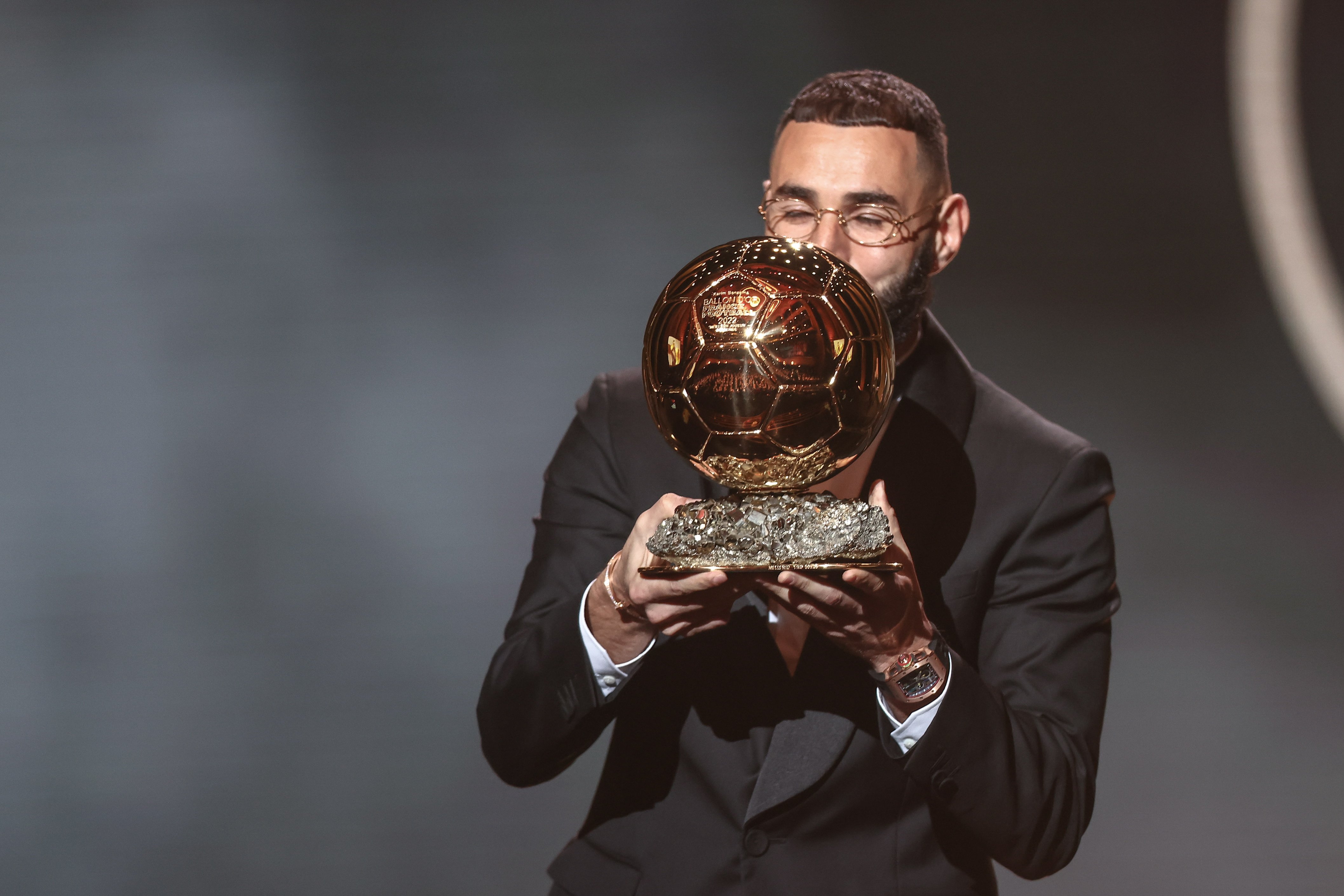 Solo un jugador del Barça felicitó a Benzema por el Balón de Oro