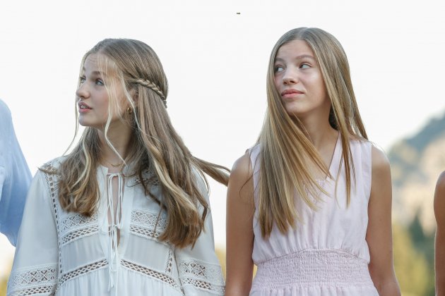 Leonor y Sofía miran de reojo GTRES Leonor y Sofía miran de reojo GTRES