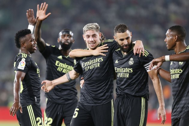 Fede Valverde Benzema Elche Real Madrid / Foto: EFE Fede Valverde Benzema Elche Real Madrid / Foto: EFE