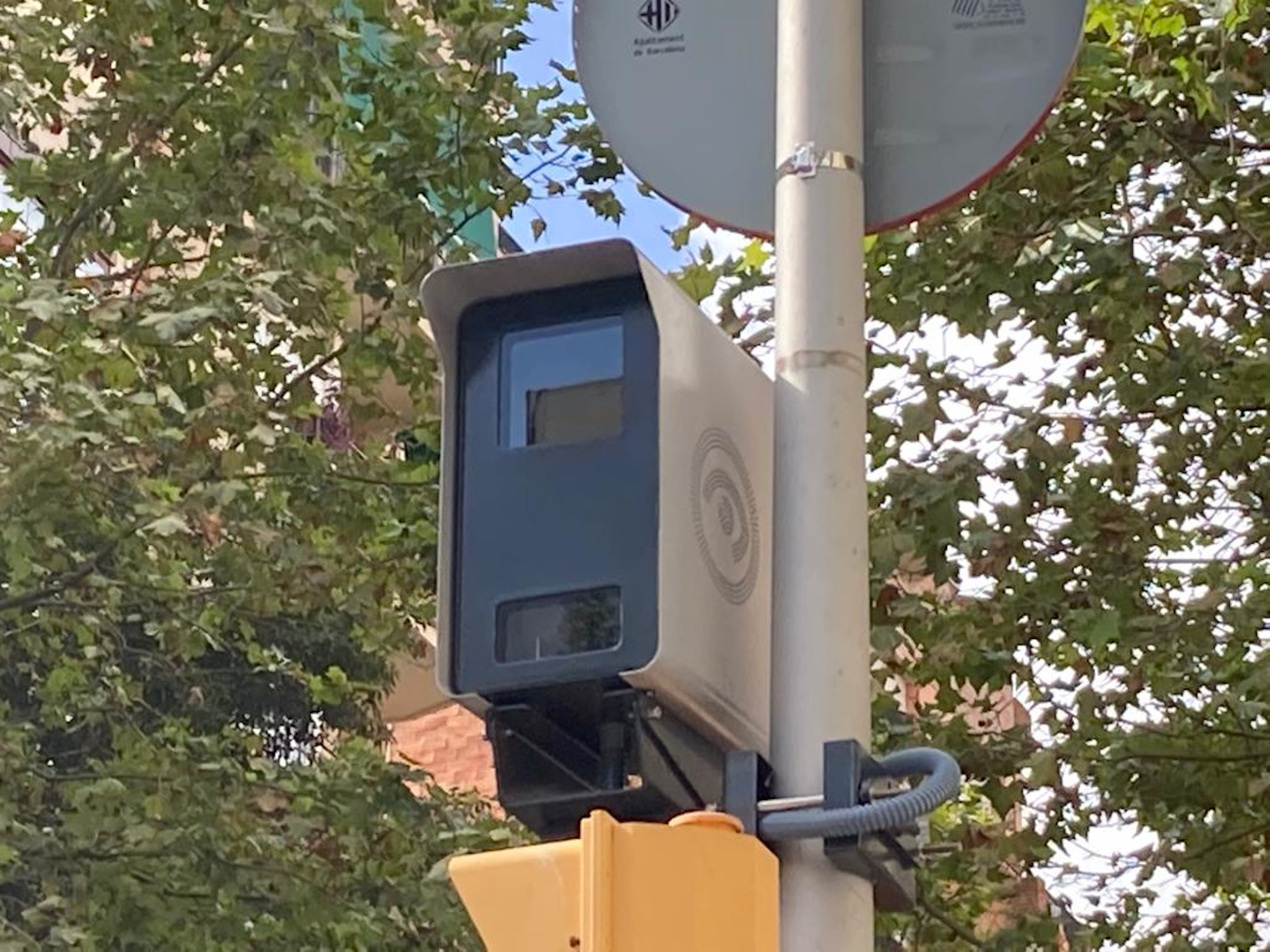 Los nuevos radares de Barcelona multan a un ritmo de casi 700 multas al día