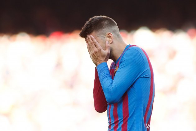 EuropaPress 4030122 gerard pique of fc barcelona laments during the spanish league liga