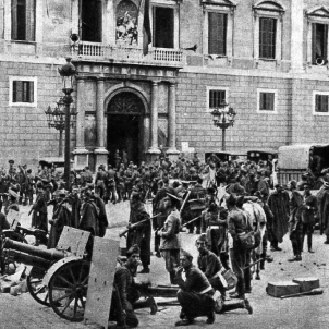 L'exercit espanyol assalta la Generalitat (1934). Font Arxiu d'ElNacional L'exercit espanyol assalta la Generalitat (1934). Font Arxiu d'ElNacional
