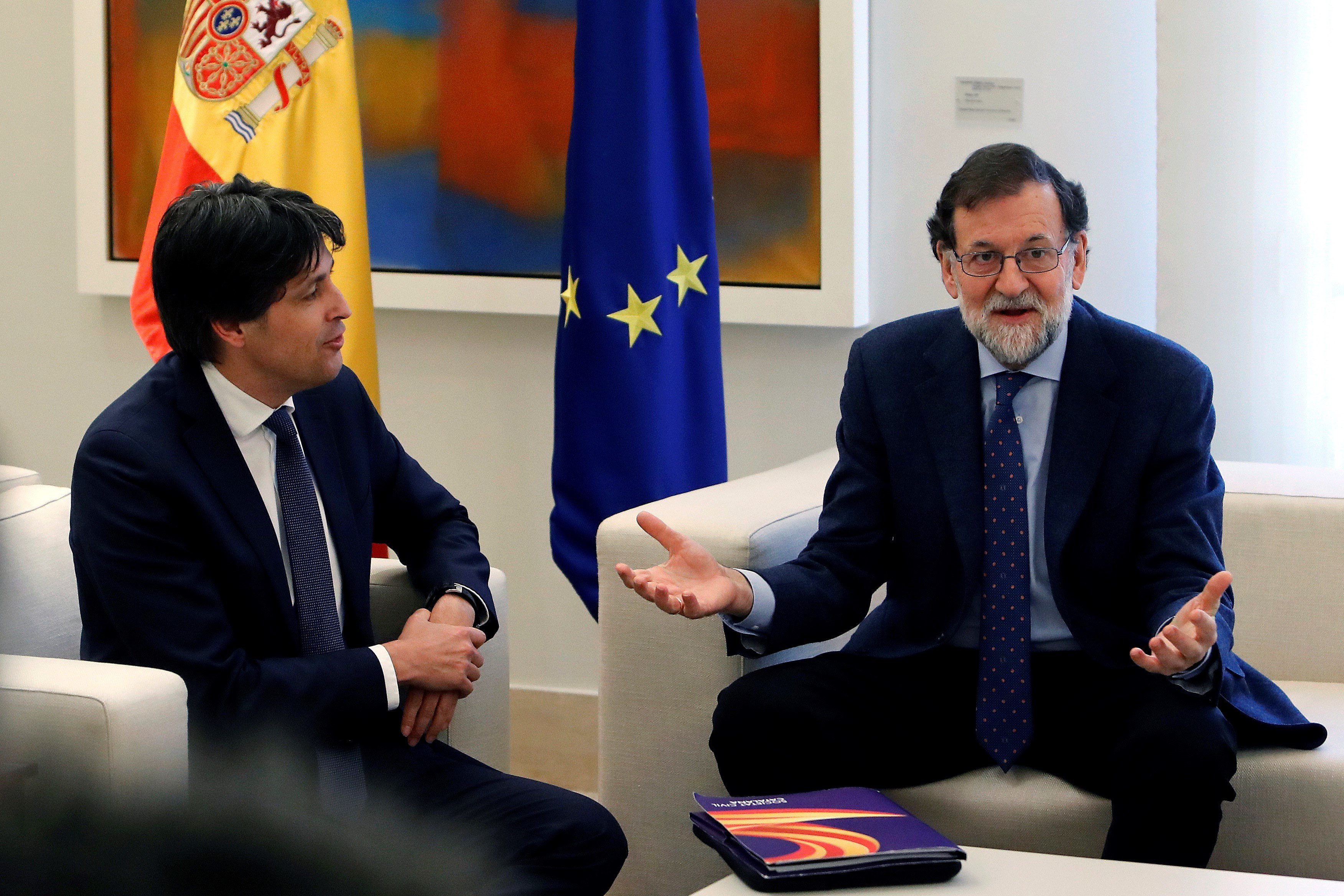 Carrera del PP y Cs por españolizar la escuela catalana, los medios y la Administración