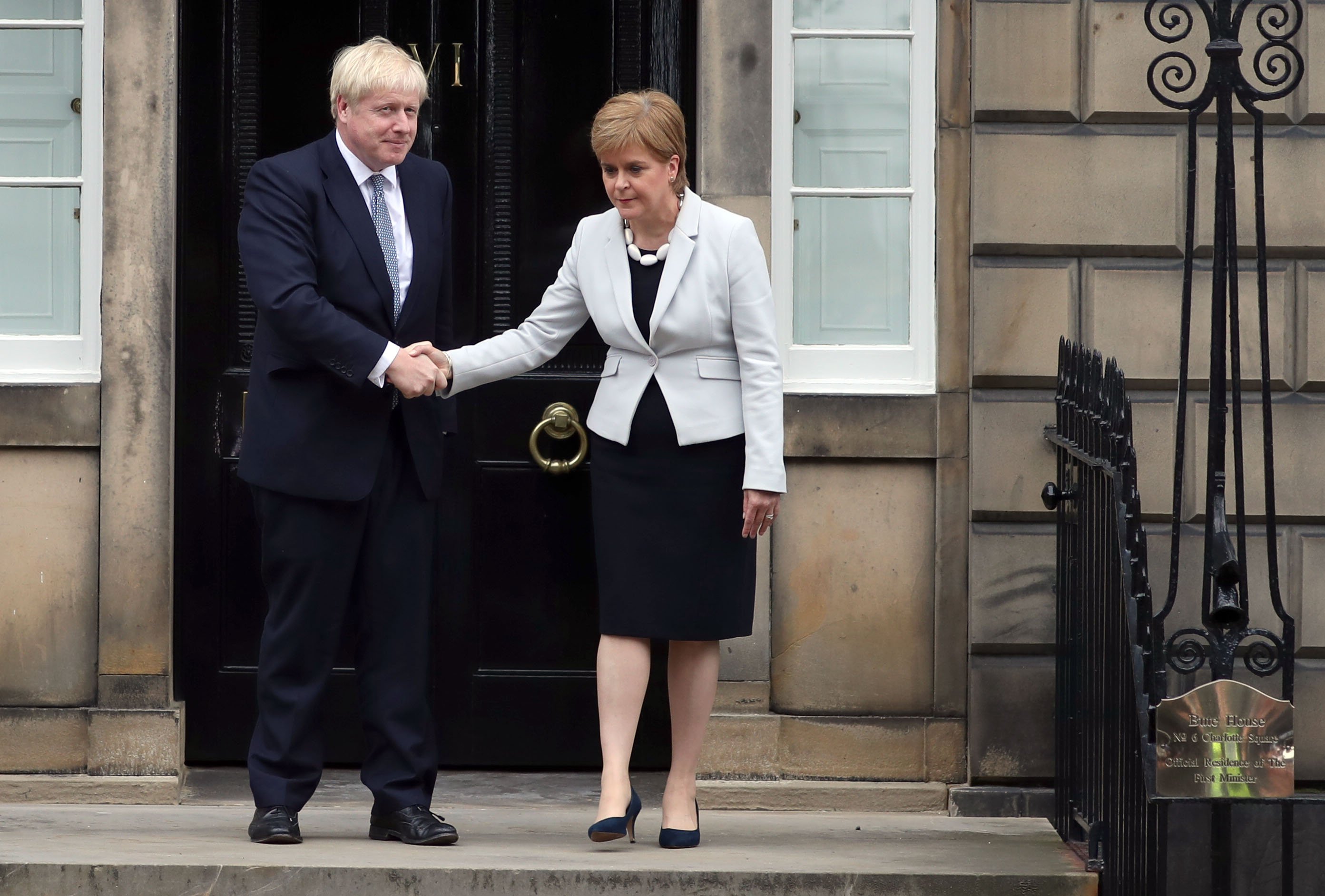 nicola sturgeon primera ministra escocesa escocia regne unit primer ministre boris johnson Jane Barlow  europa pres