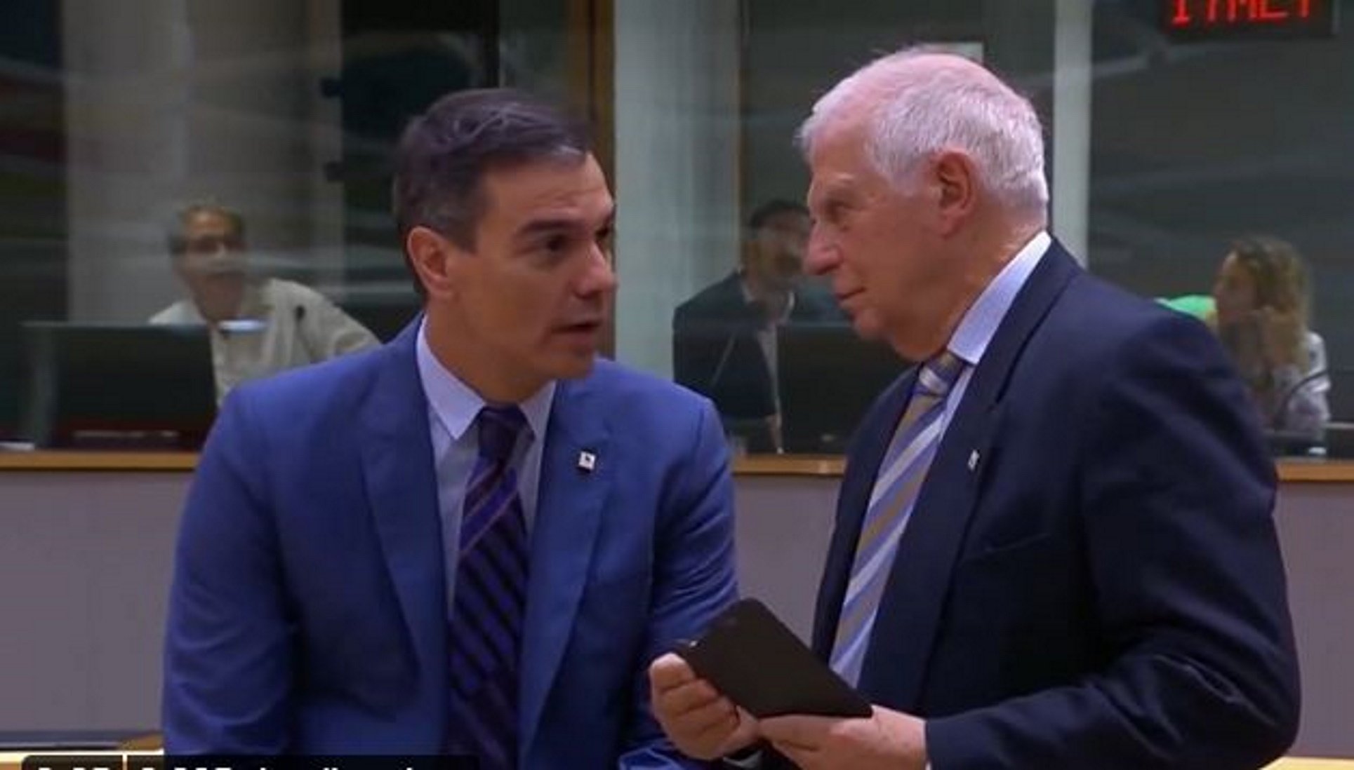 Críptica conversación de Sánchez i Borrell en Bruselas | VÍDEO