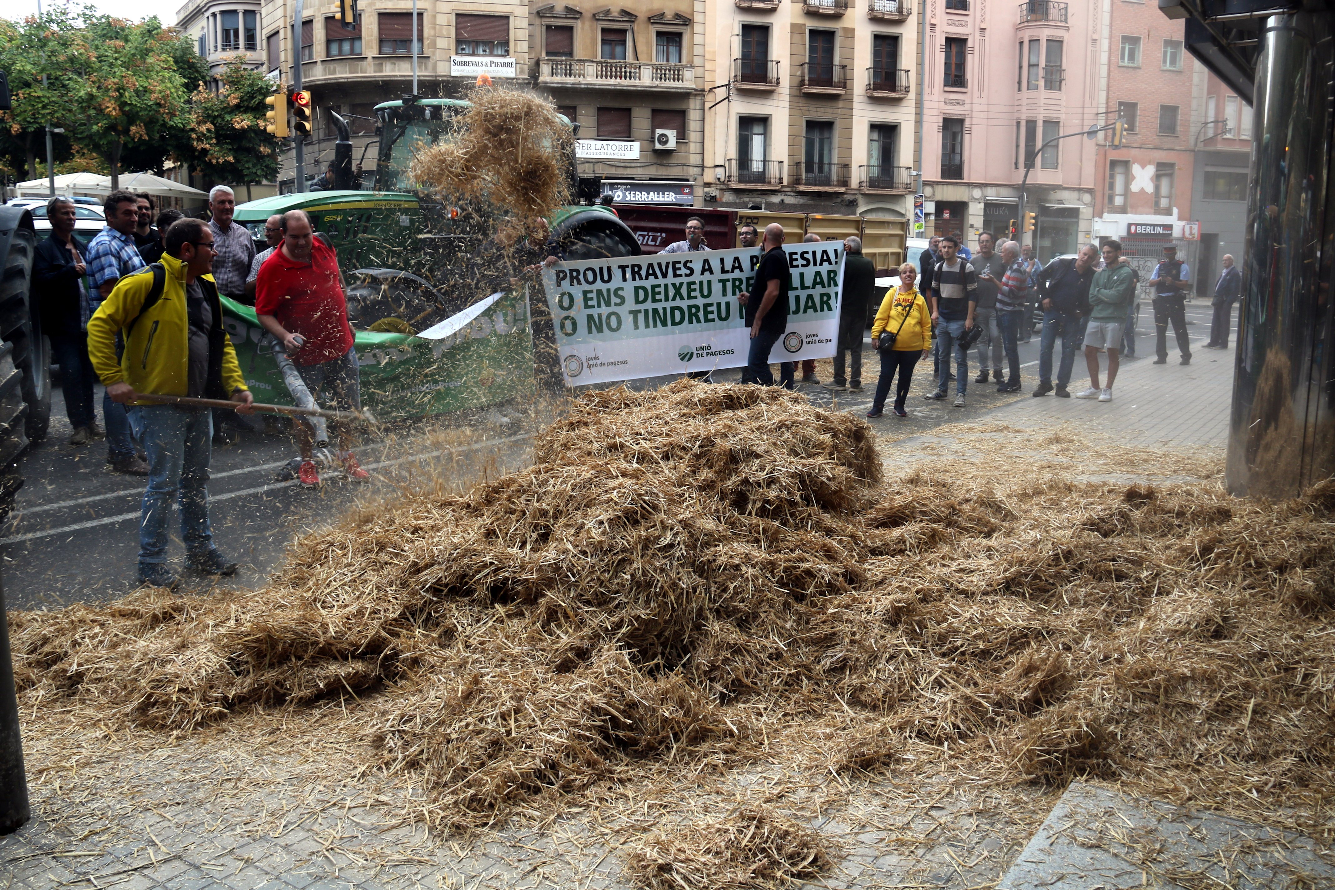 Unió de Pagesos exige al Govern más financiación con una protesta en Lleida