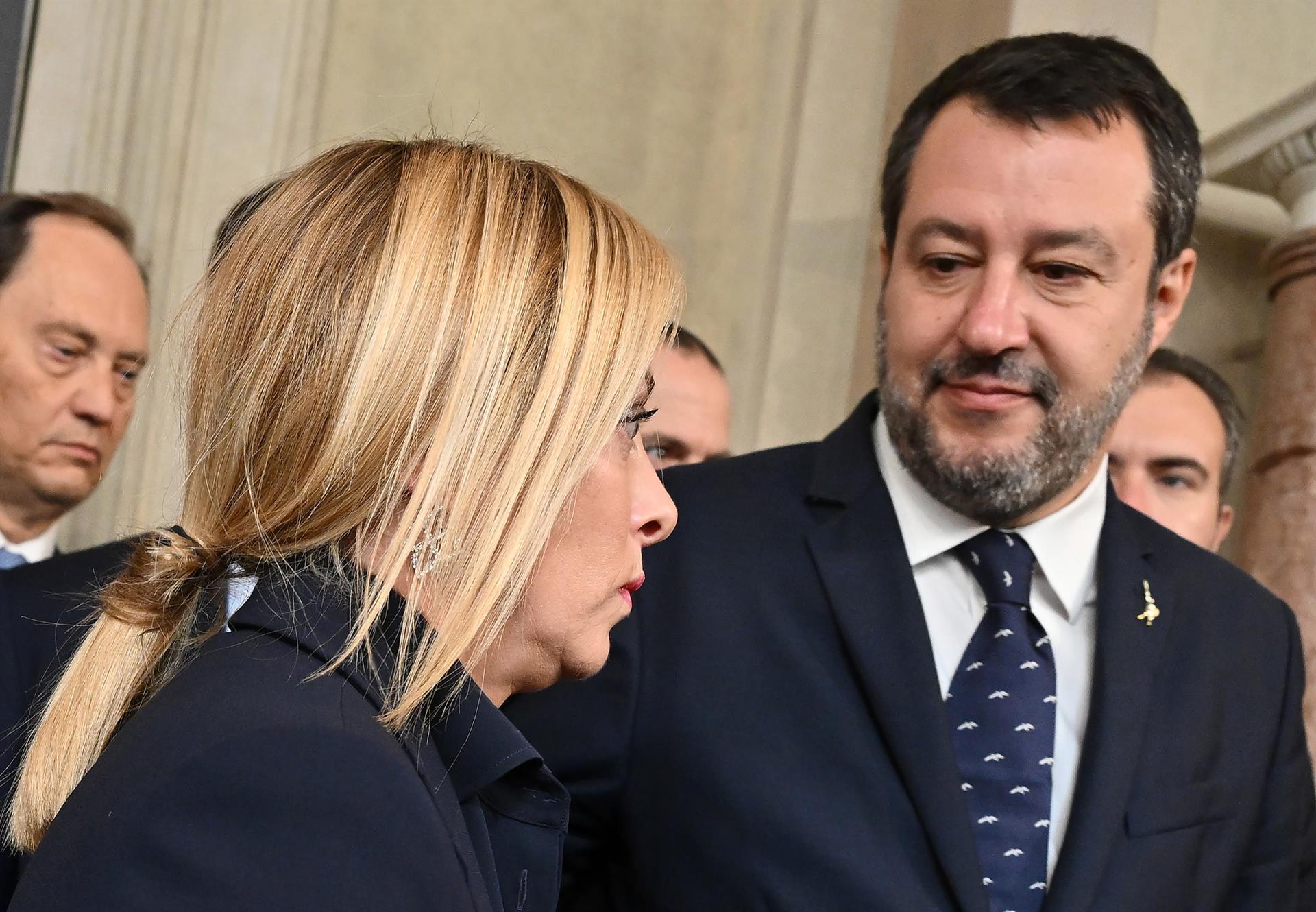 Georgia Meloni forma nuevo gobierno en Italia, con Matteo Salvini de vice primer ministro