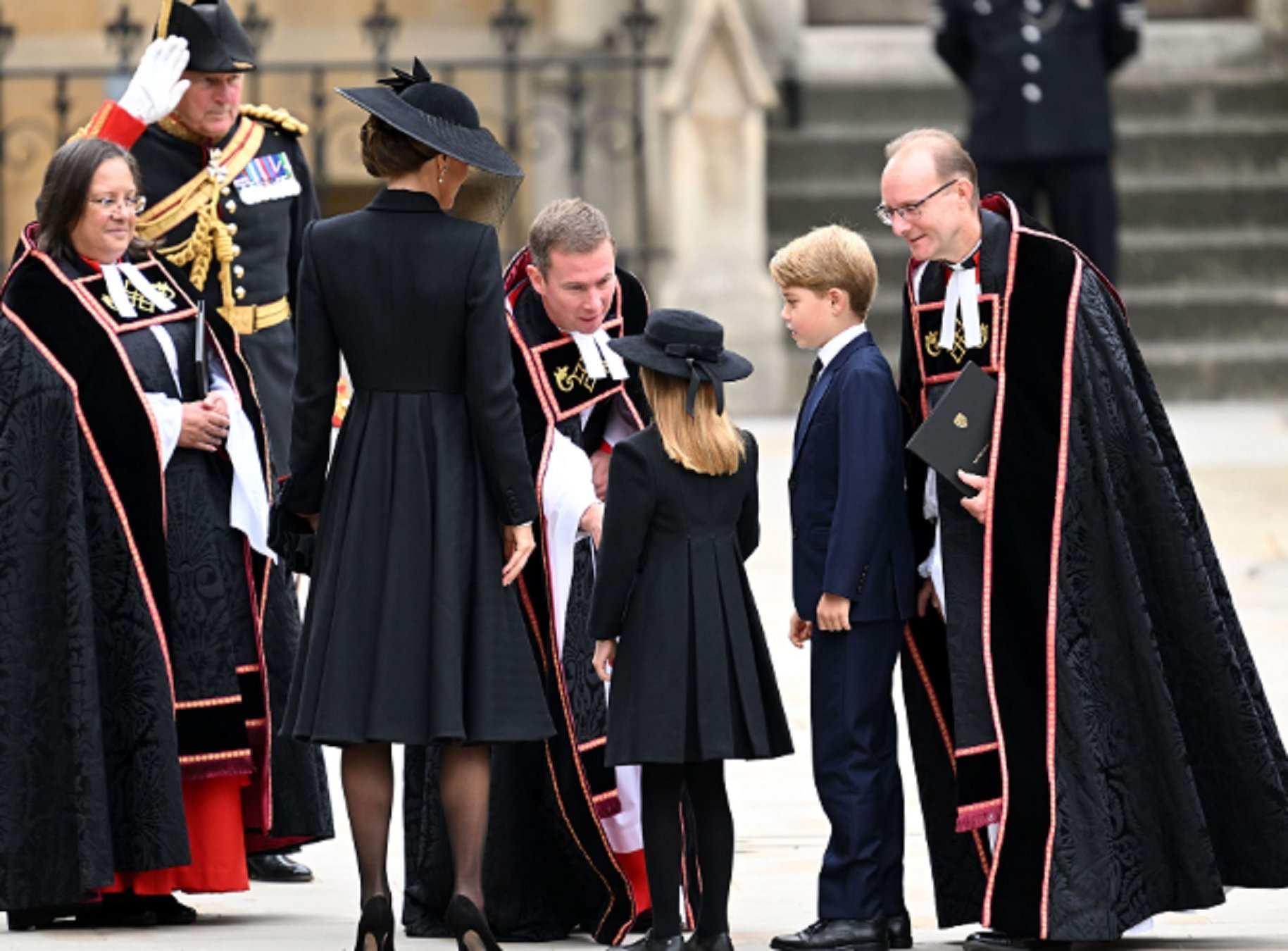 Catalina y sus hijos en el funeral de Isabel II   GTRES