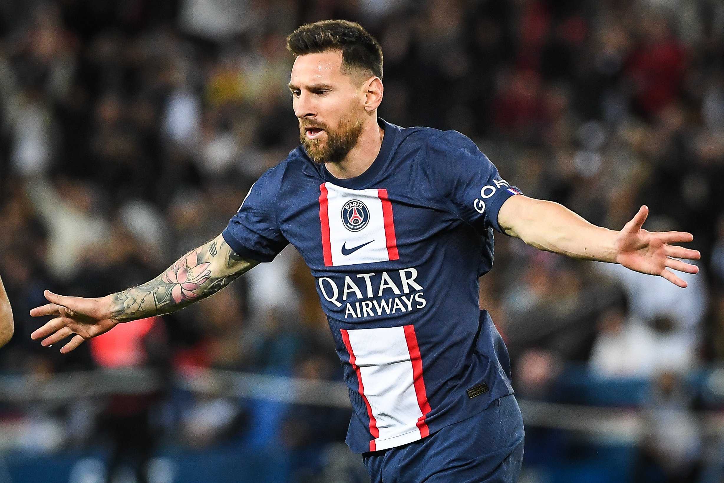 Nova exhibició de Leo Messi amb el PSG: una obra d'art en forma de gol i dos regals a Mbappé