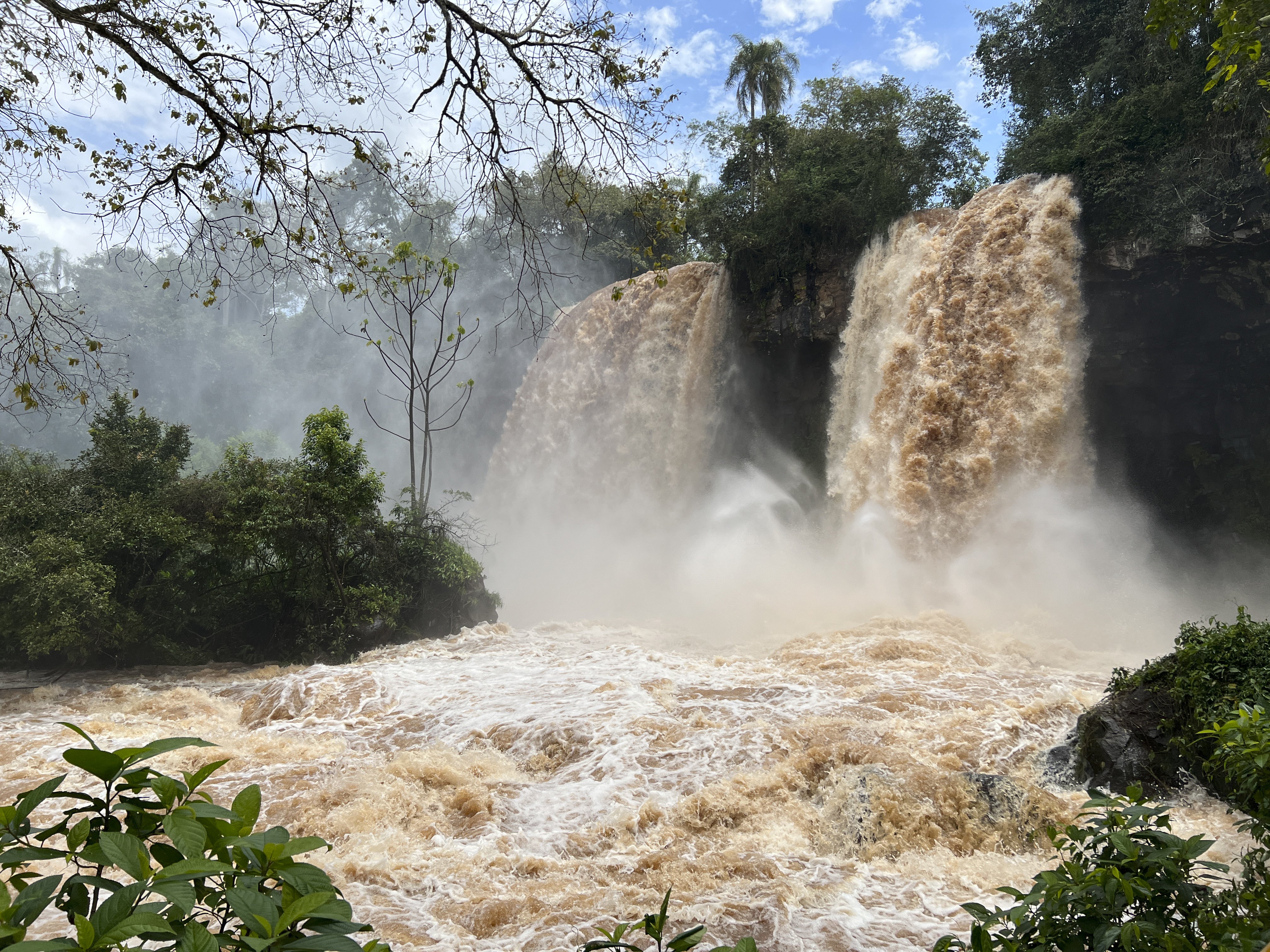 Espectacular desbordament de les cascades de l'Iguaçú | VÍDEOS
