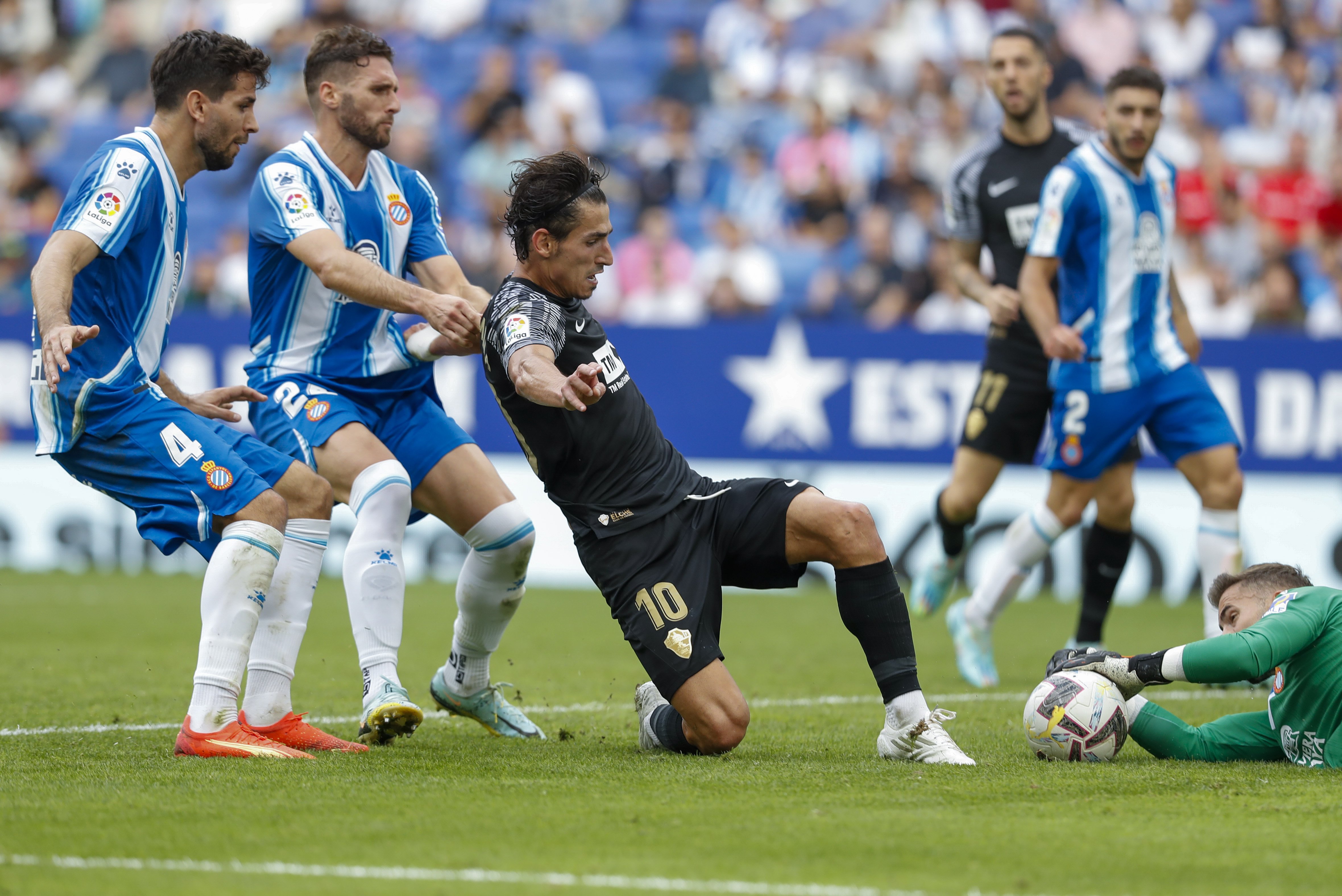 Un Espanyol incompleto no puede confirmar la remontada contra el Elche (2-2)