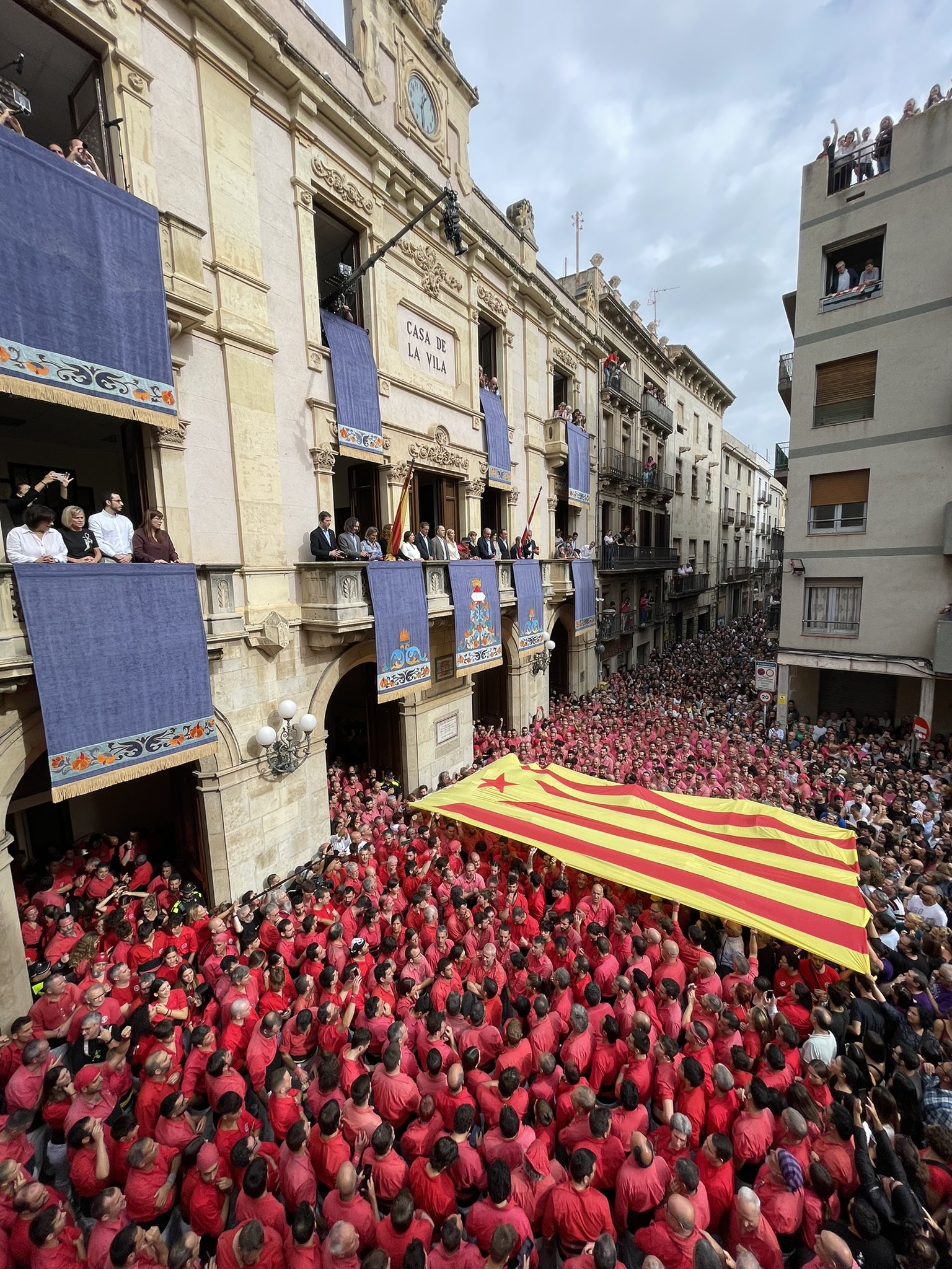 Crits d'independència a la diada castellera de Valls