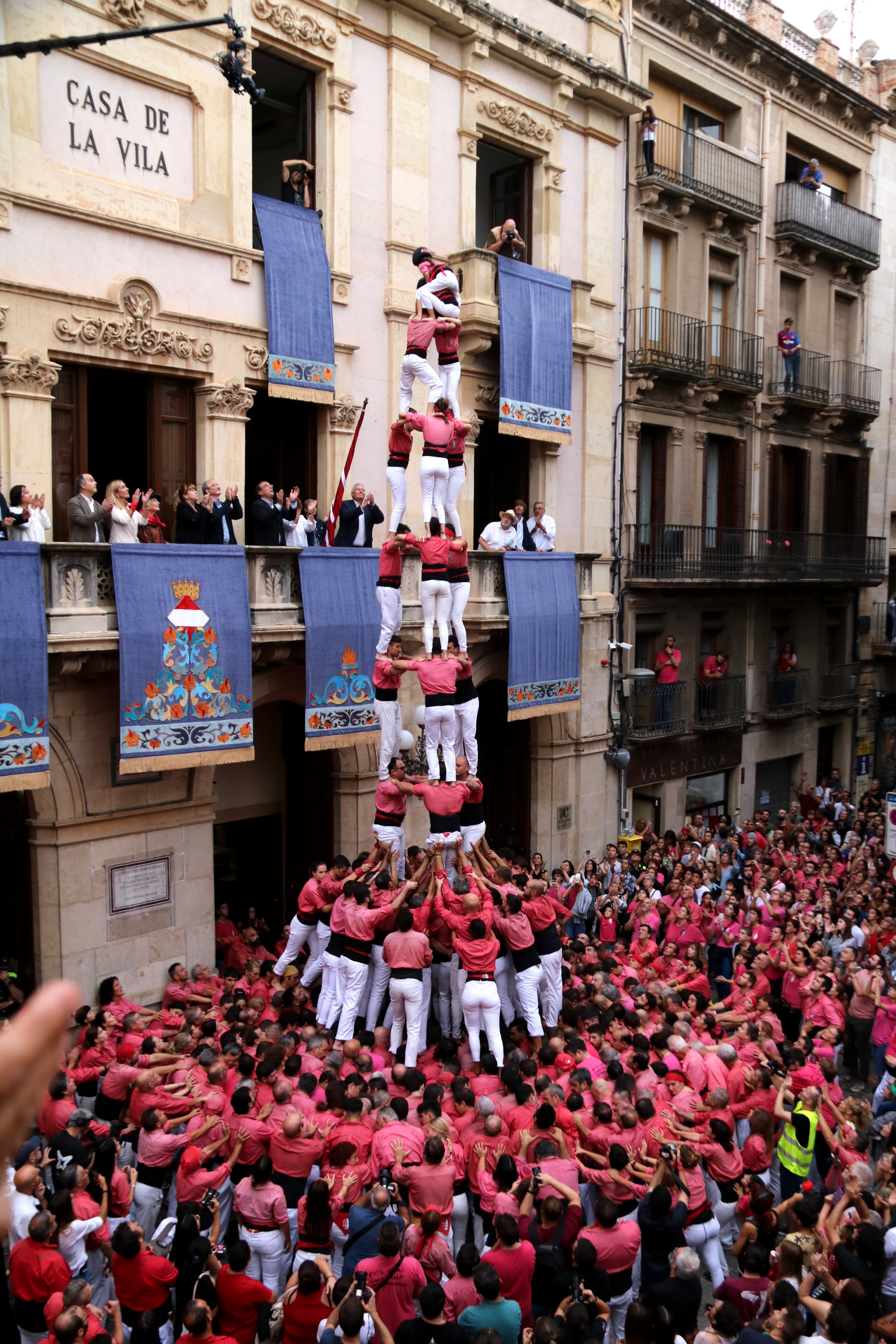 Clamor masivo en Valls por la libertad de los Jordis y contra el 155