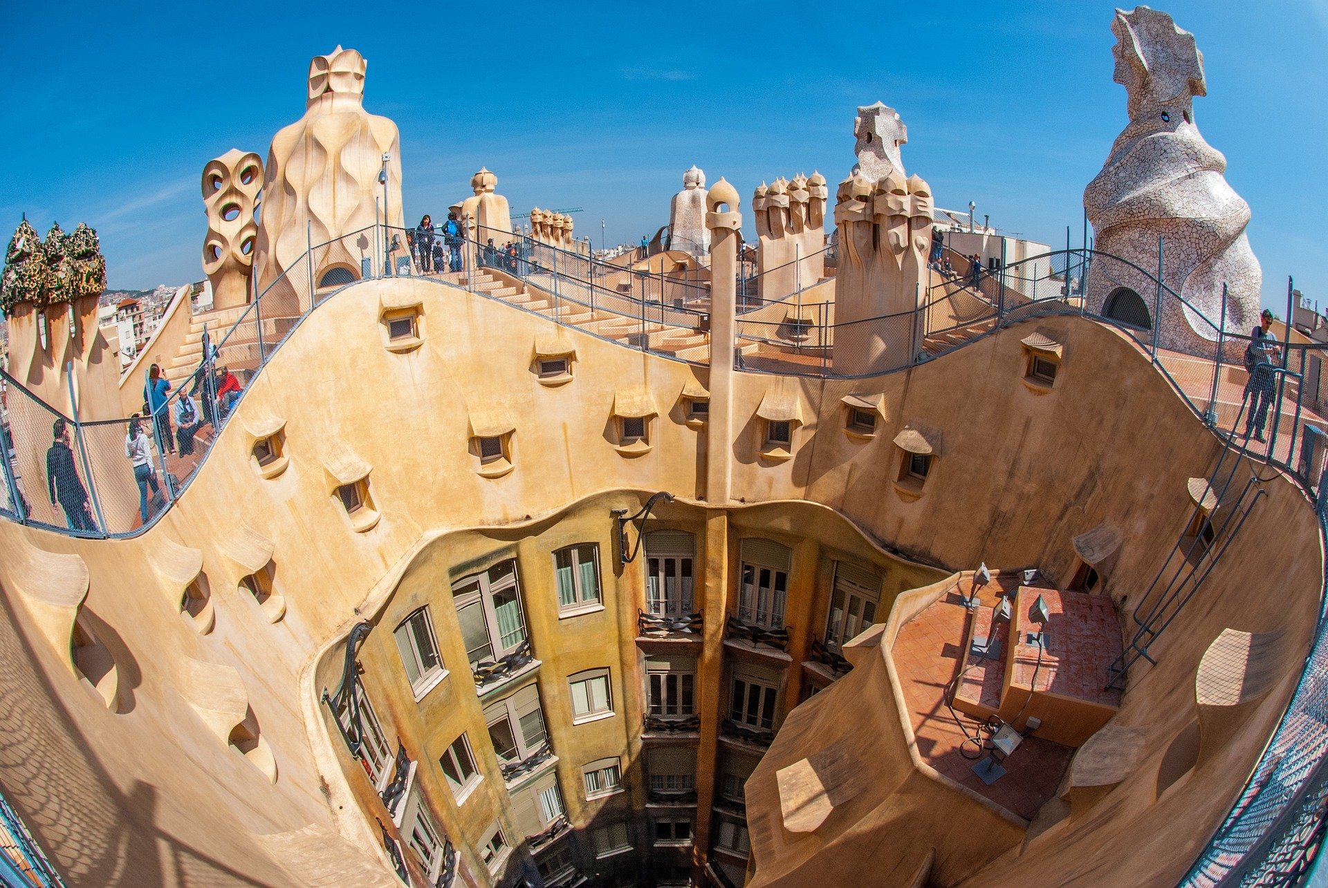 Barcelona es la tercera ciudad del mundo con los edificios más atractivos, según una fórmula matemática