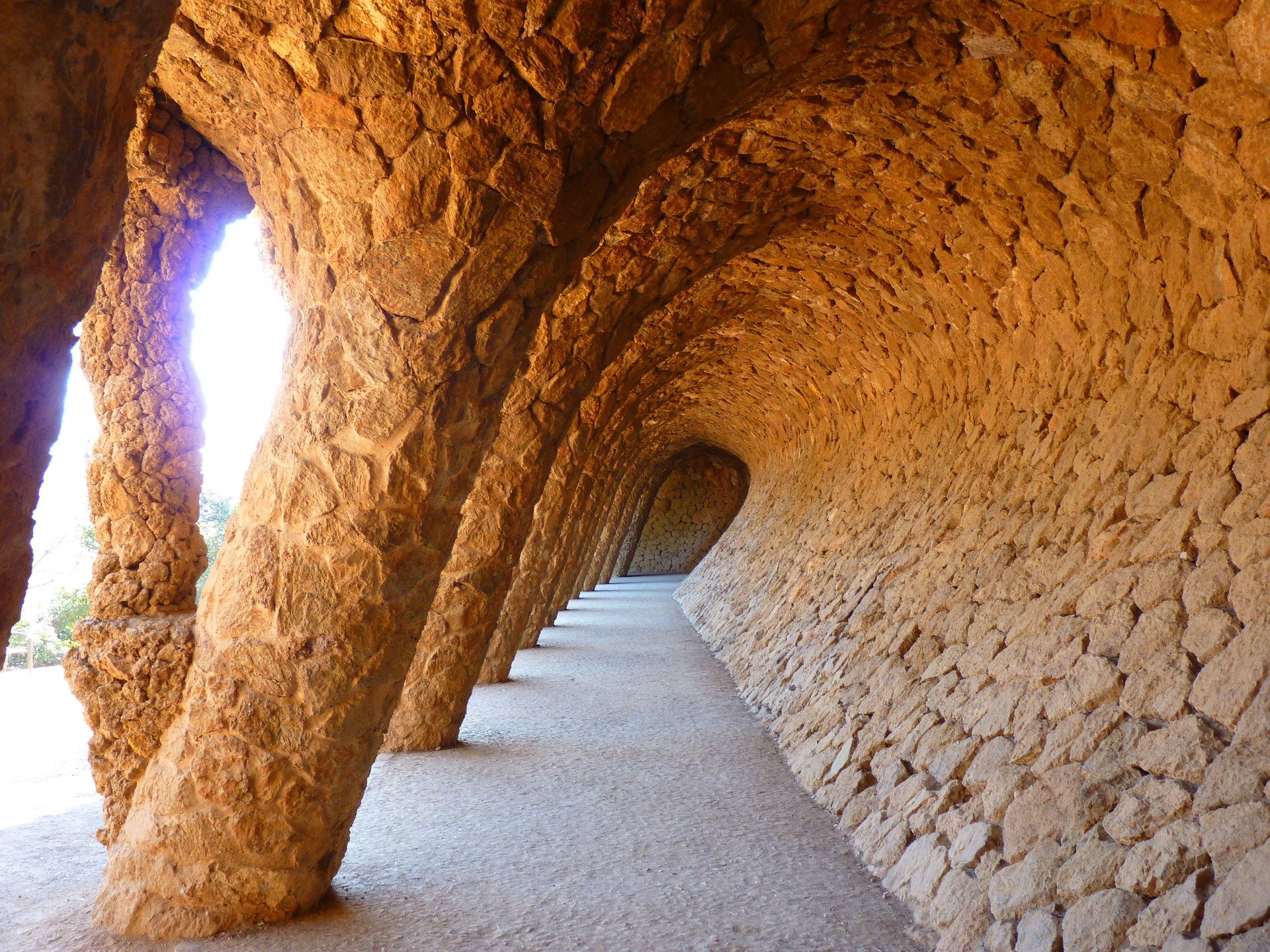 parc guell barcelona gaudi pixabay